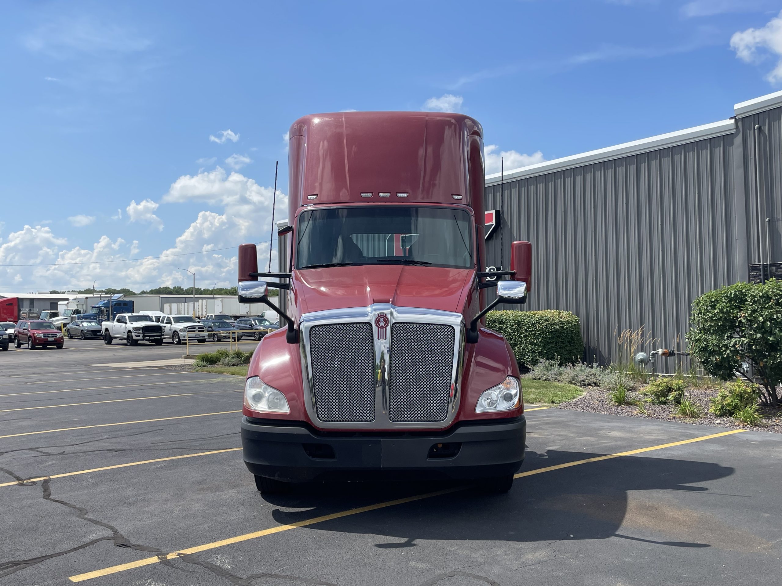 2020 KENWORTH T680 - image 2 of 6