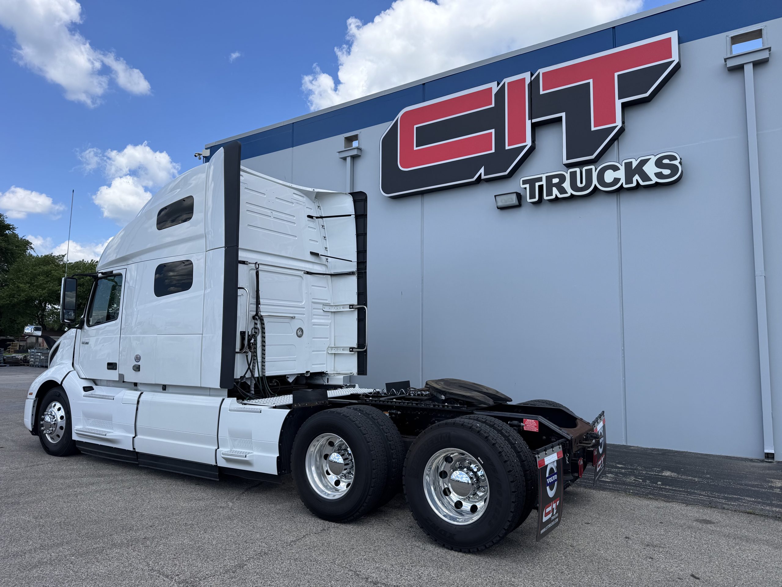 2020 VOLVO VNL760 - image 4 of 6