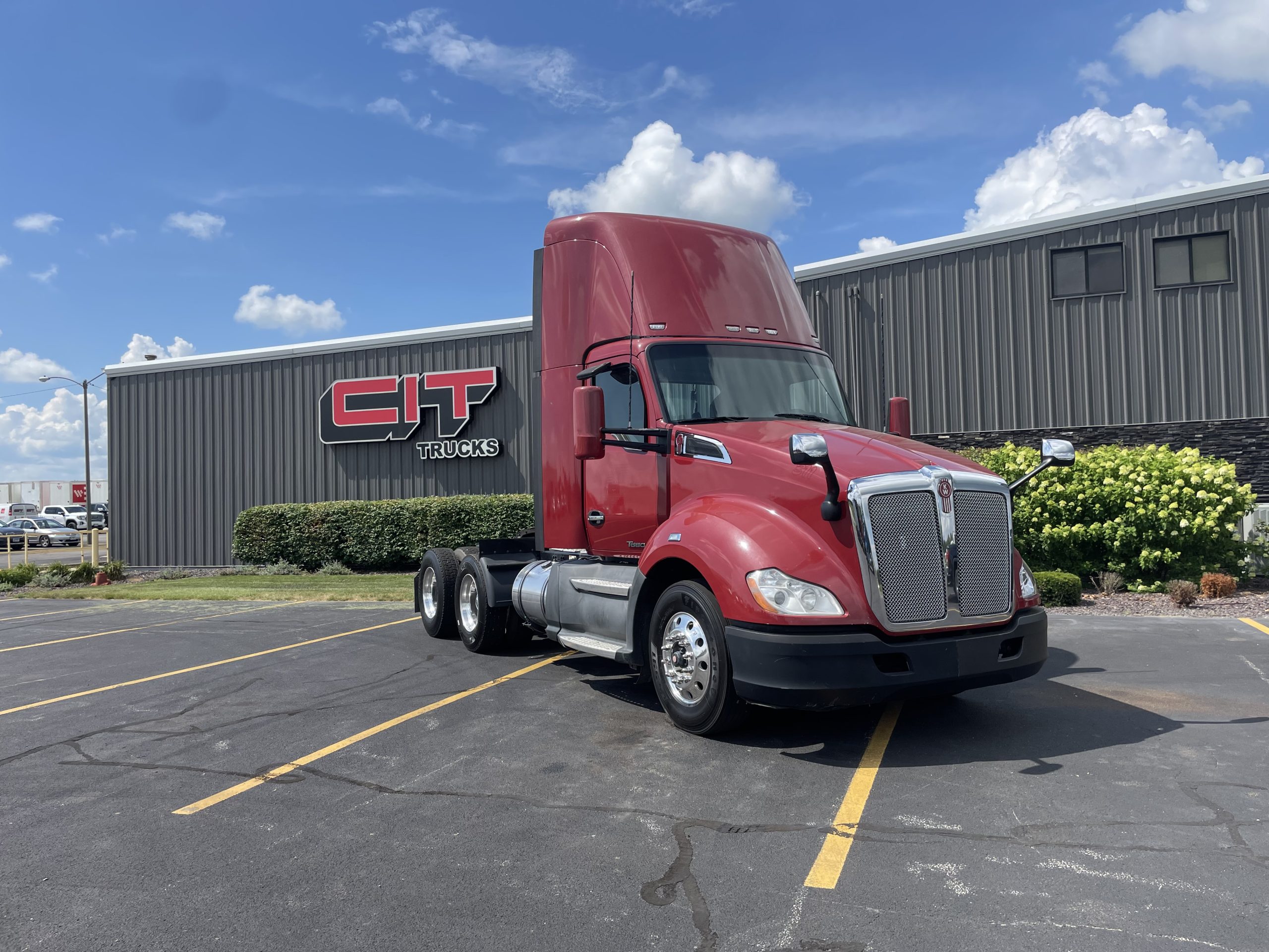 2020 KENWORTH T680 - image 3 of 6