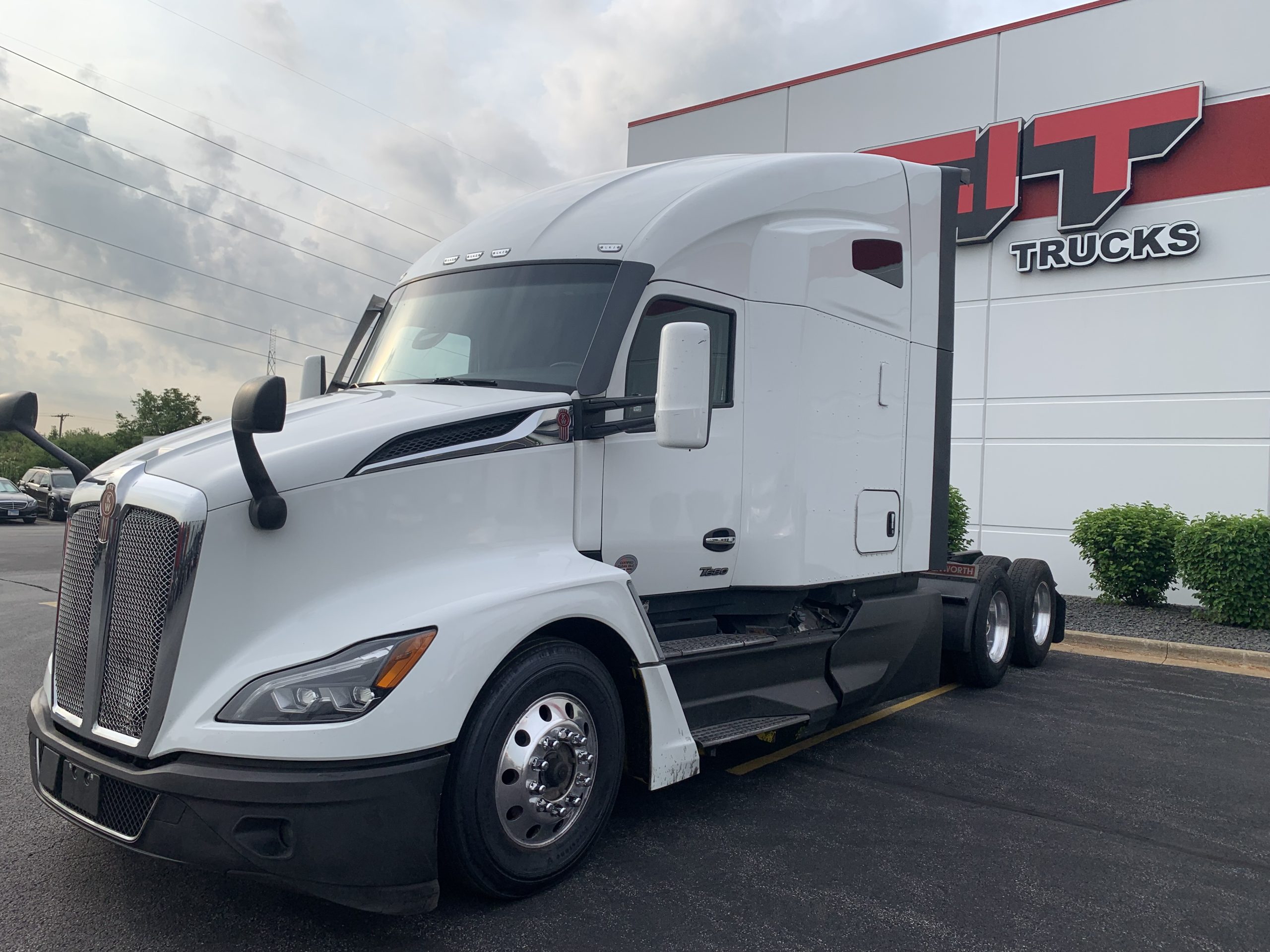 2023 KENWORTH T680 - image 1 of 6