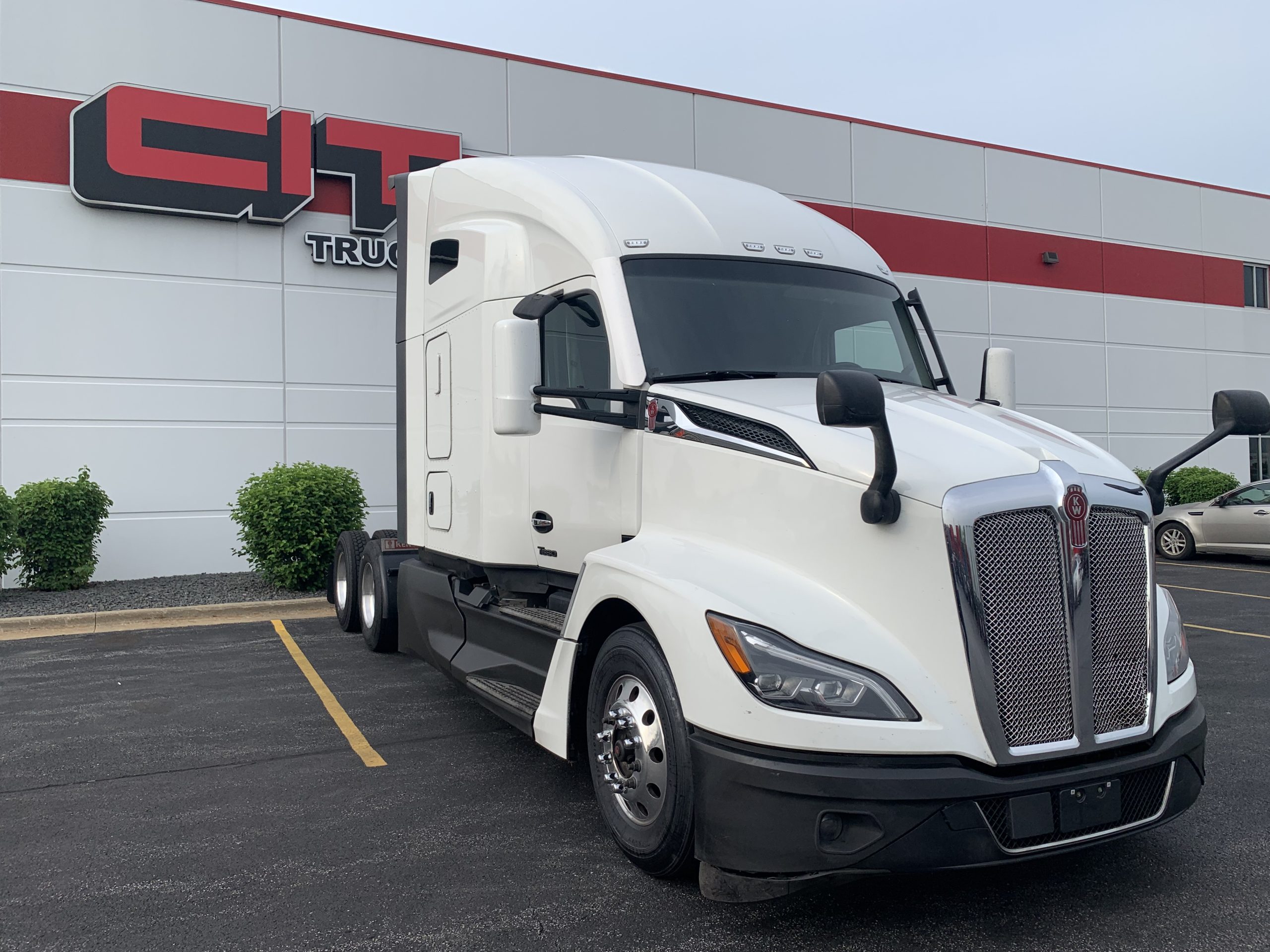 2023 KENWORTH T680 - image 3 of 6