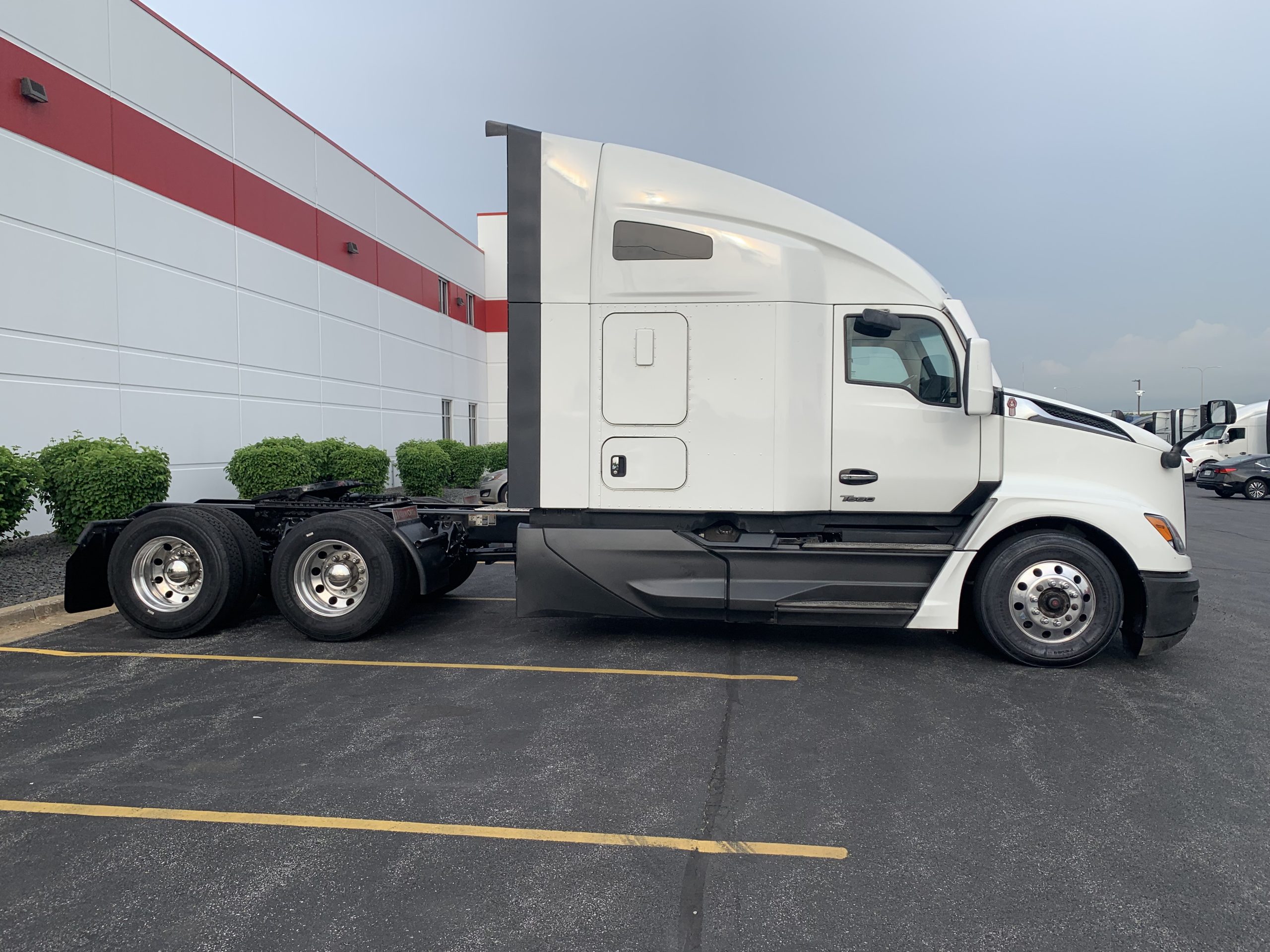2023 KENWORTH T680 - image 4 of 6