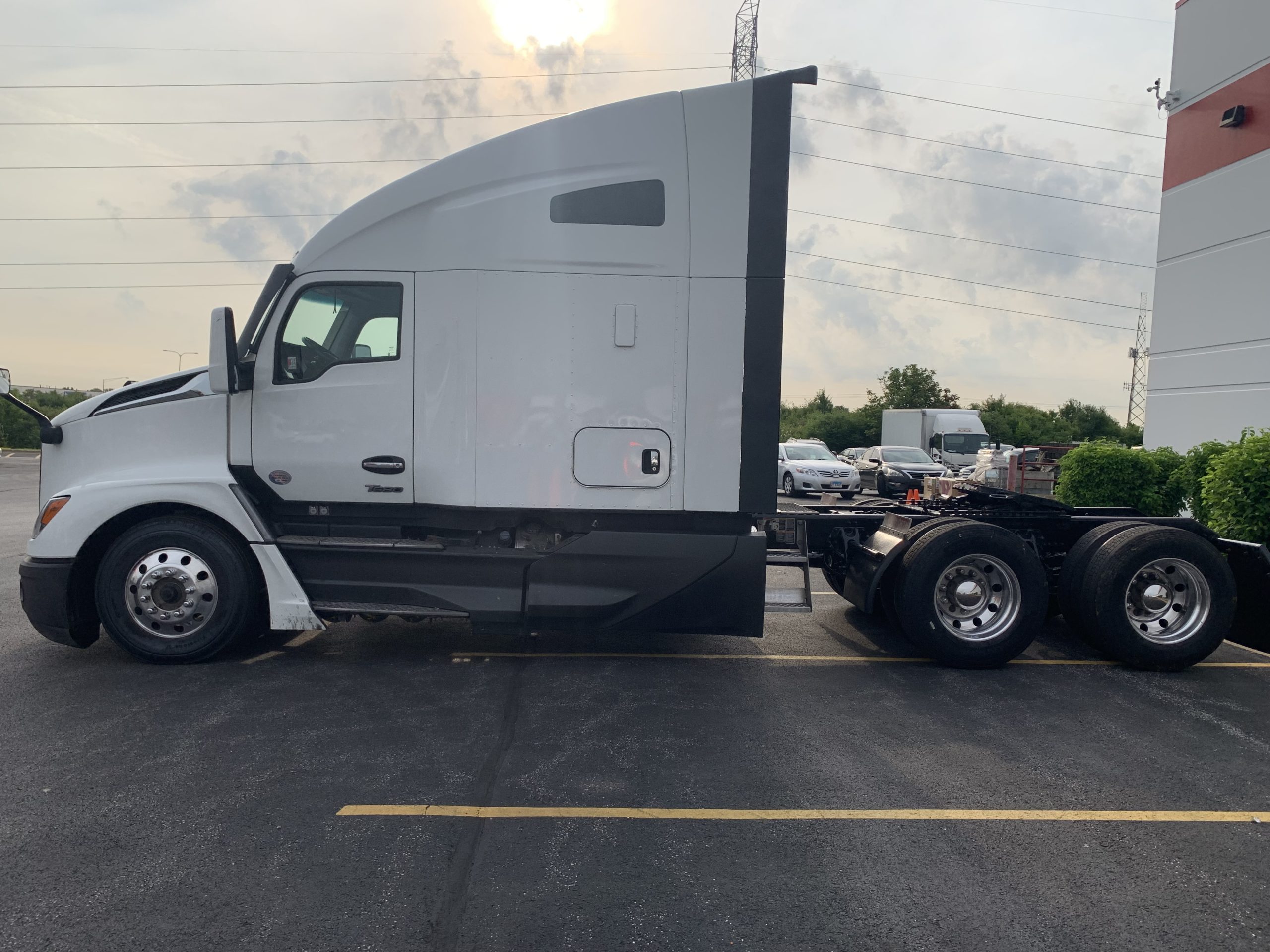 2023 KENWORTH T680 - image 5 of 6