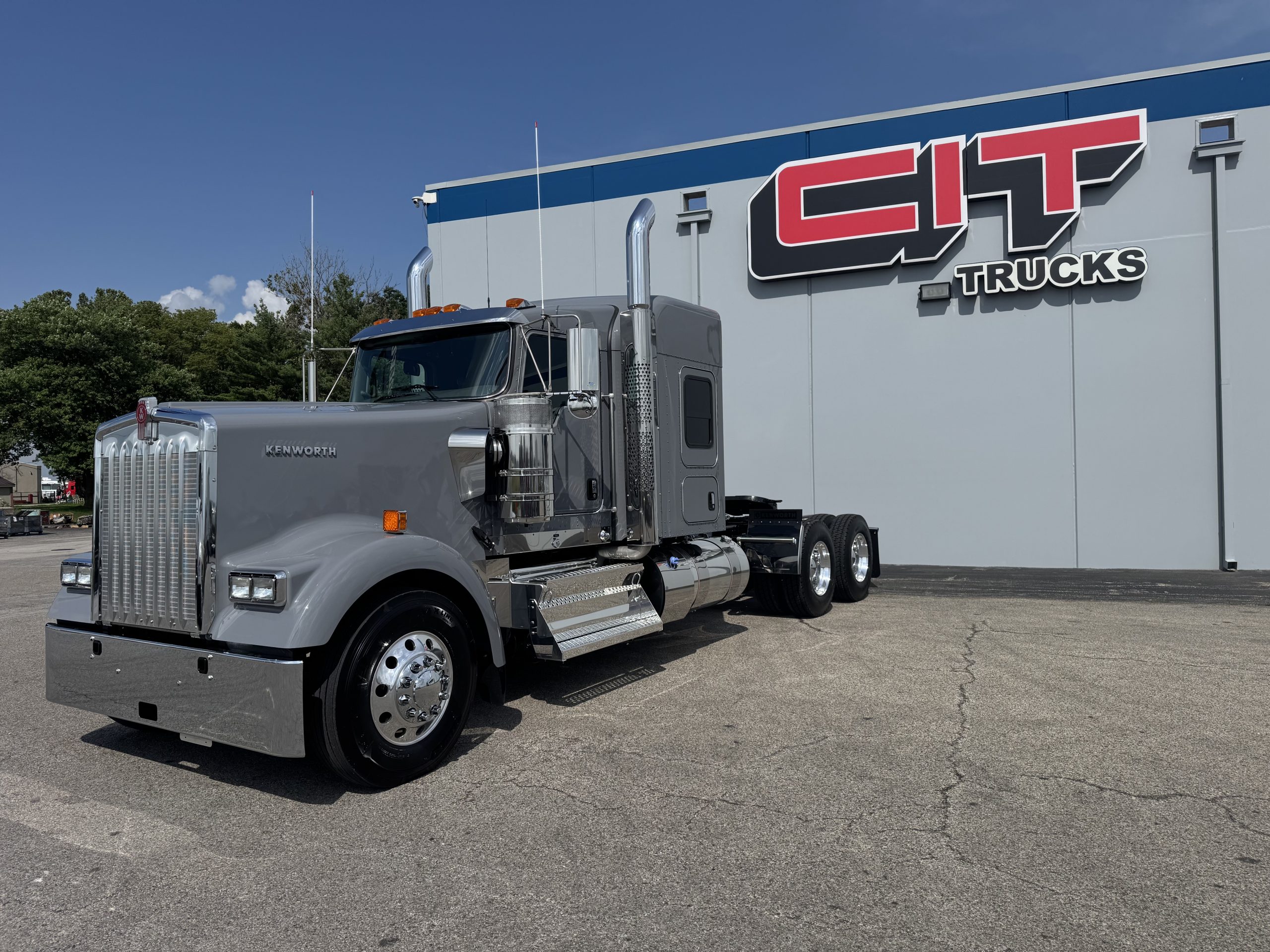 2026 Kenworth W900L - image 1 of 6