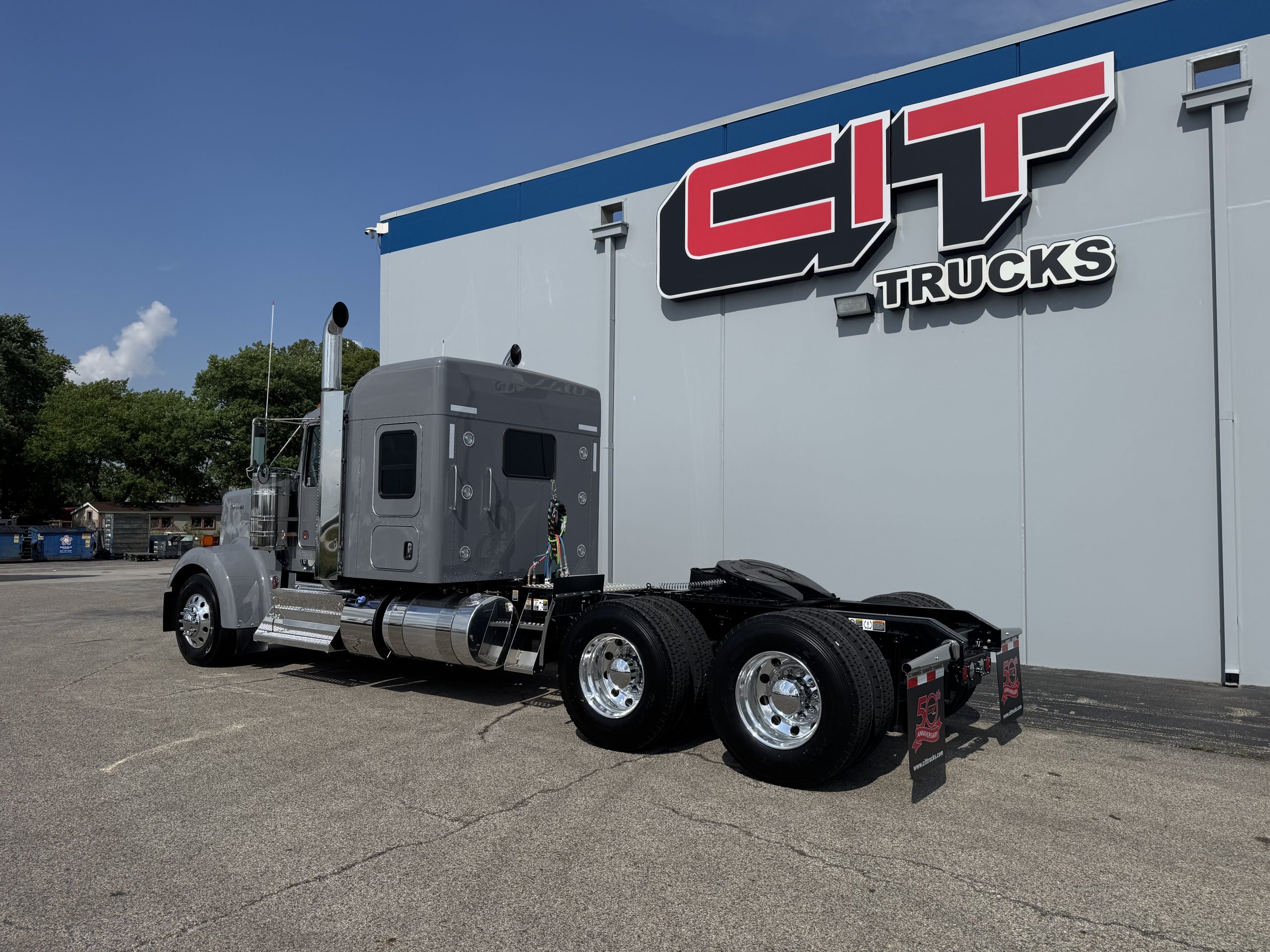 2026 Kenworth W900L - image 4 of 6
