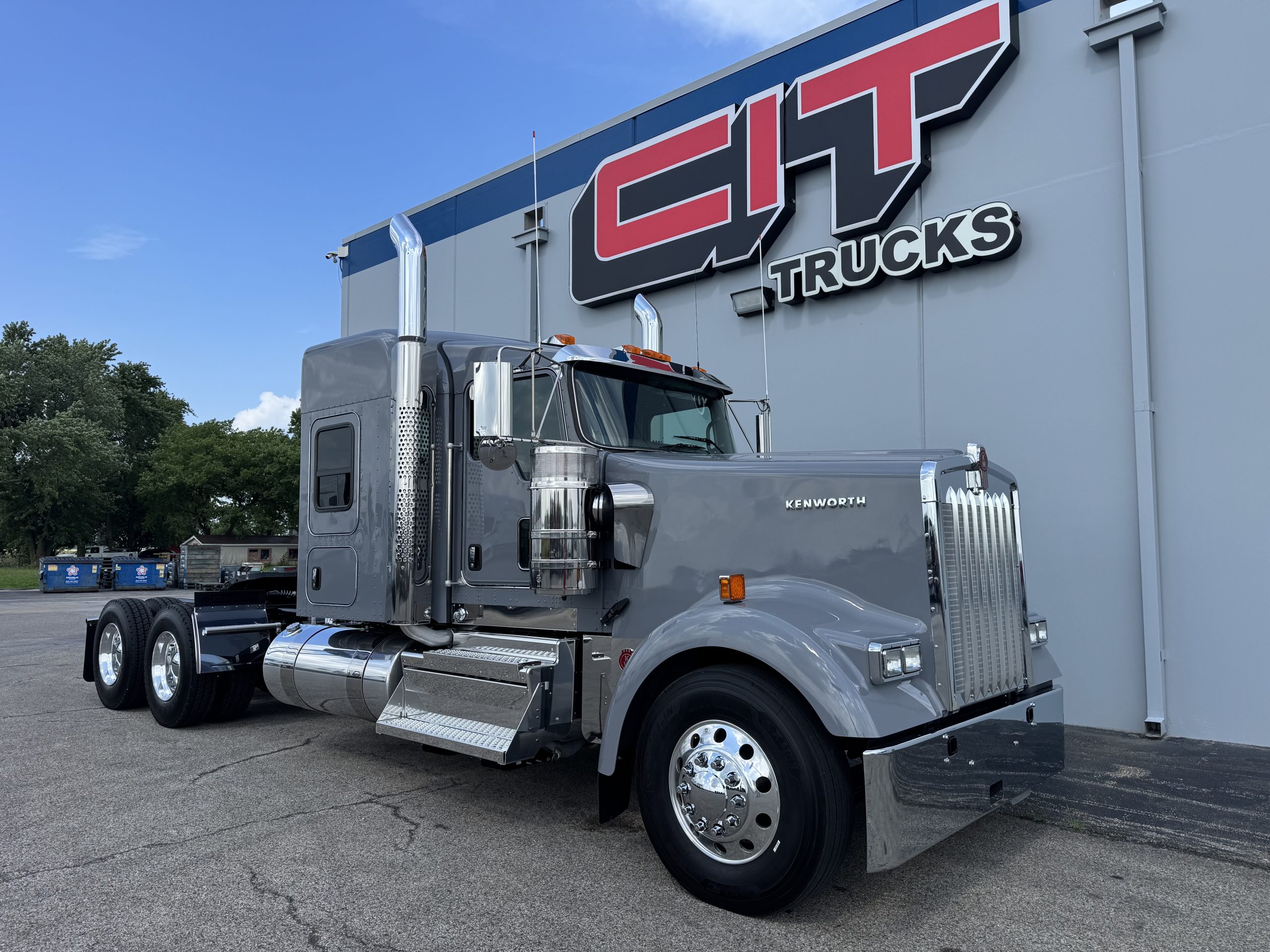 2026 Kenworth W900L - image 2 of 6