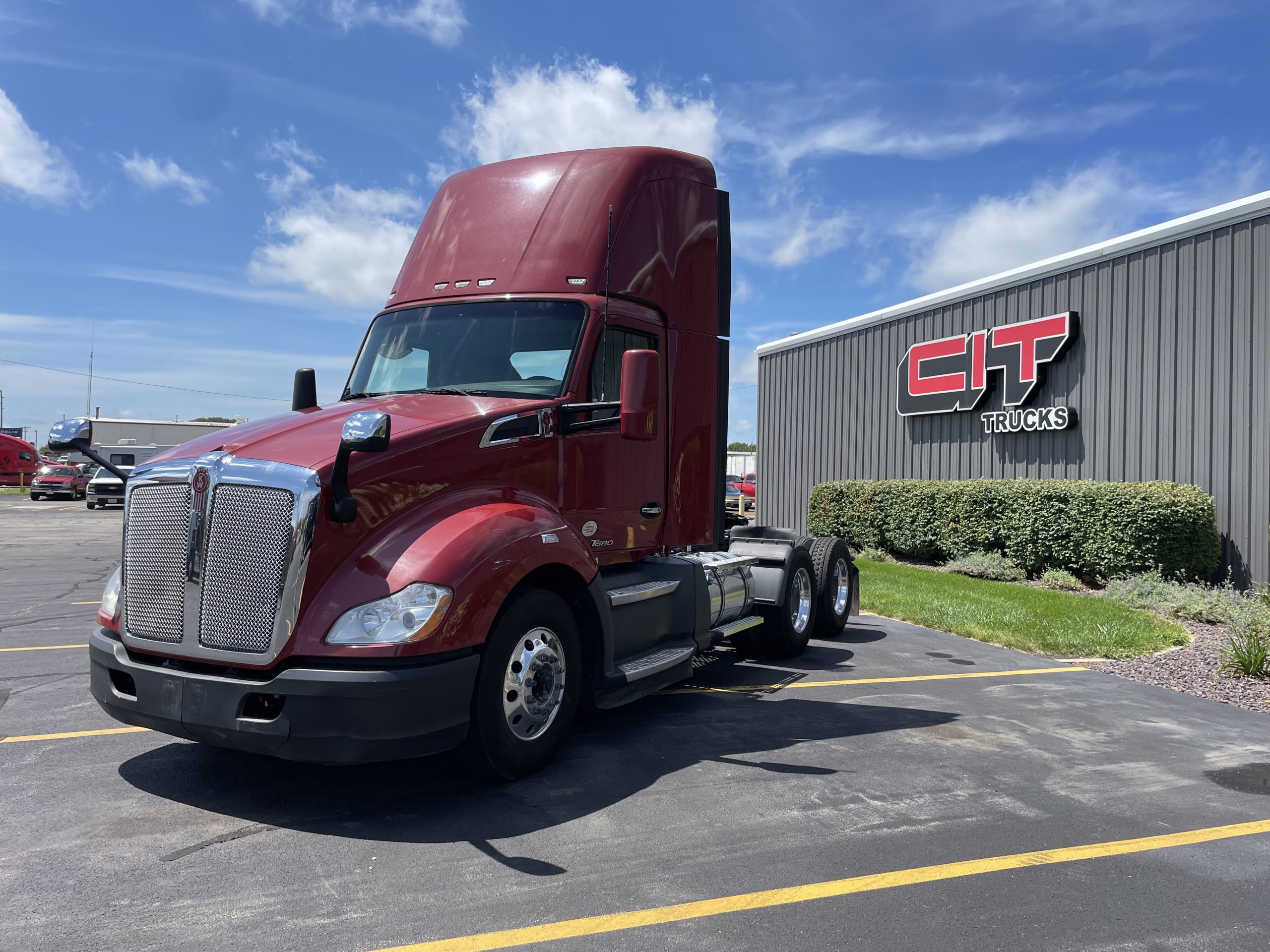 2020 KENWORTH T680 - image 1 of 6