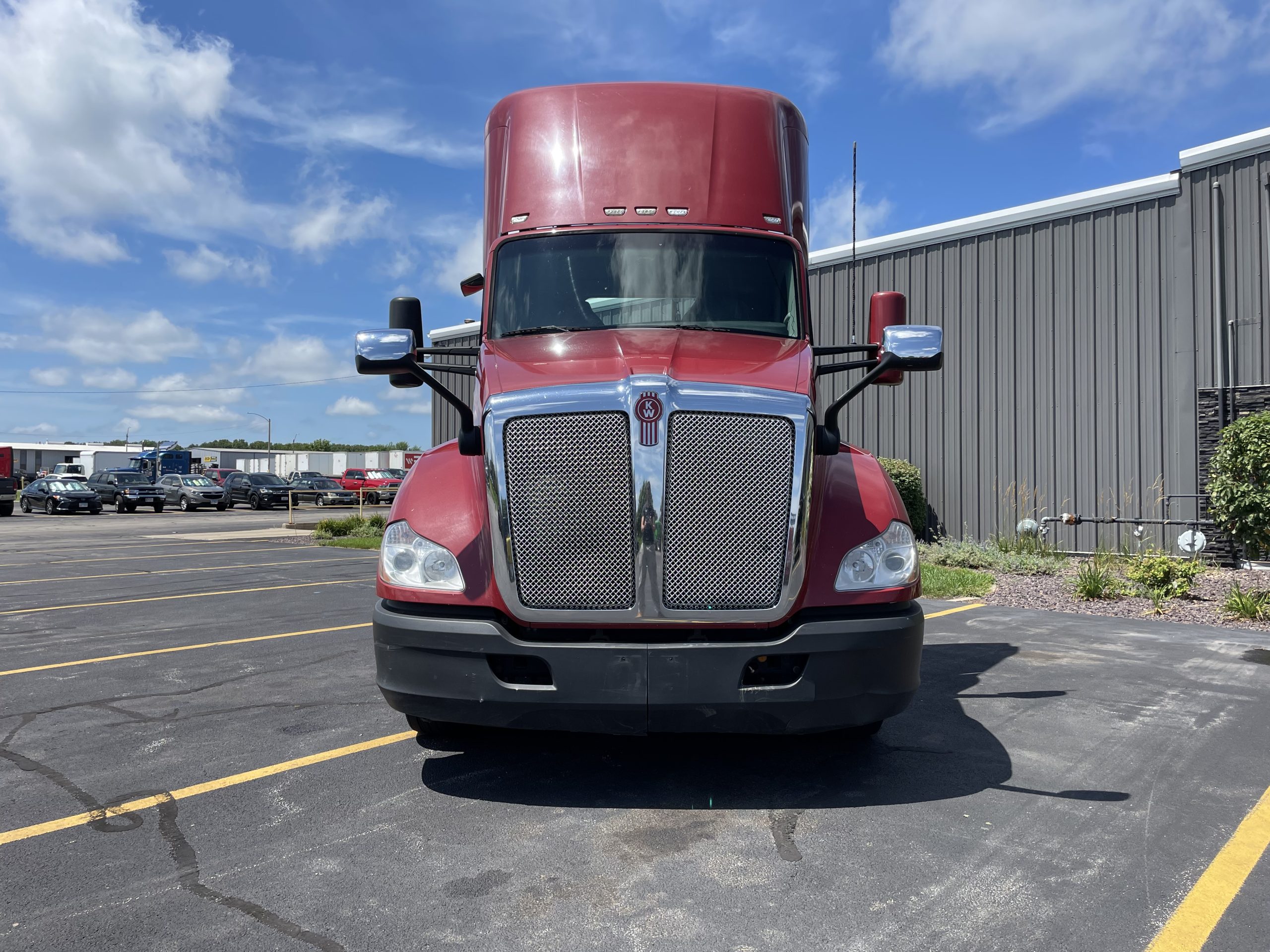 2020 KENWORTH T680 - image 2 of 6