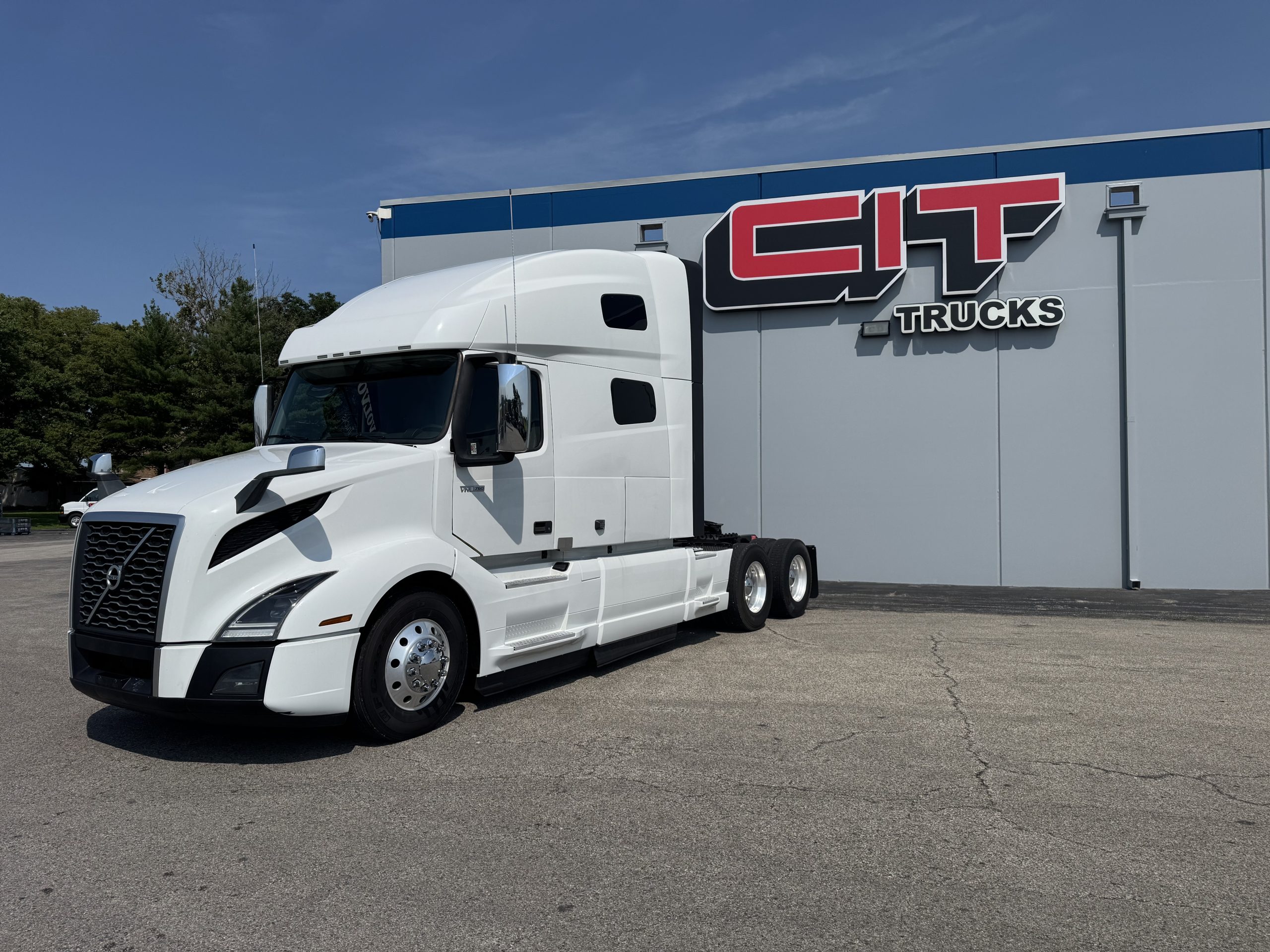 2020 VOLVO VNL760 - image 1 of 6