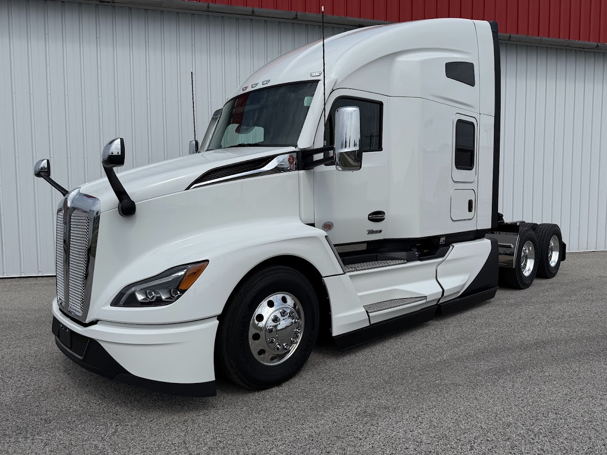 2026 KENWORTH T680 - image 1 of 6