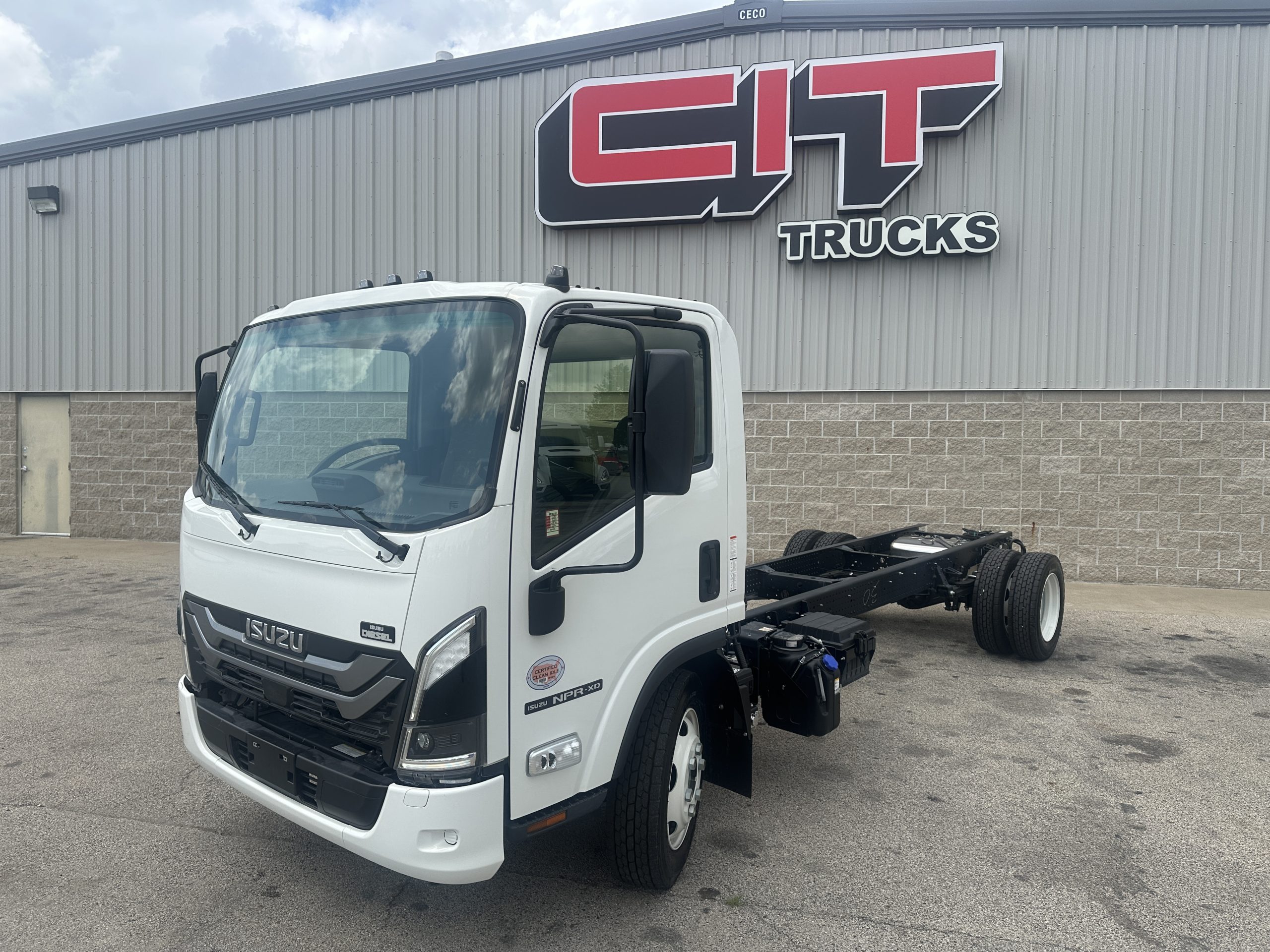 2026 ISUZU NPR-XD - image 1 of 6