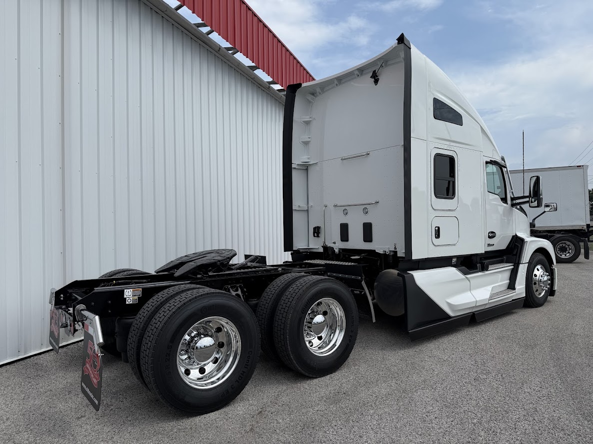 2026 KENWORTH T680 - image 5 of 6