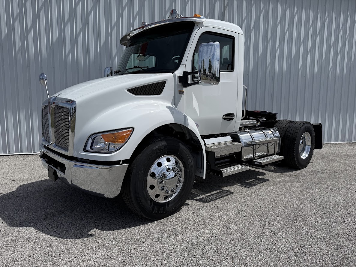 2026 KENWORTH T380 - image 1 of 6