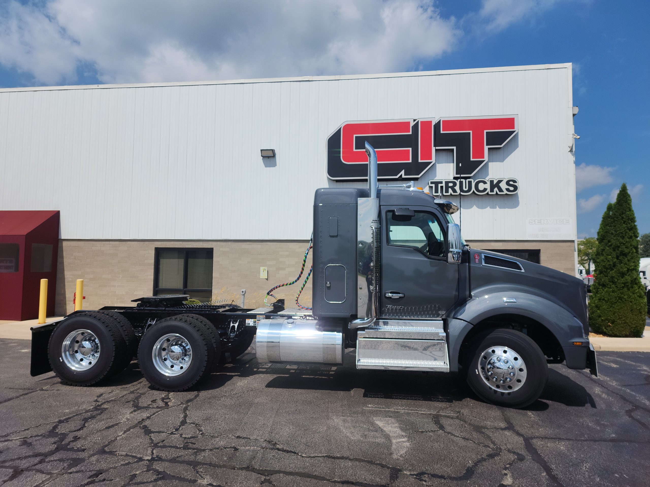 2026 KENWORTH T880 - image 3 of 6
