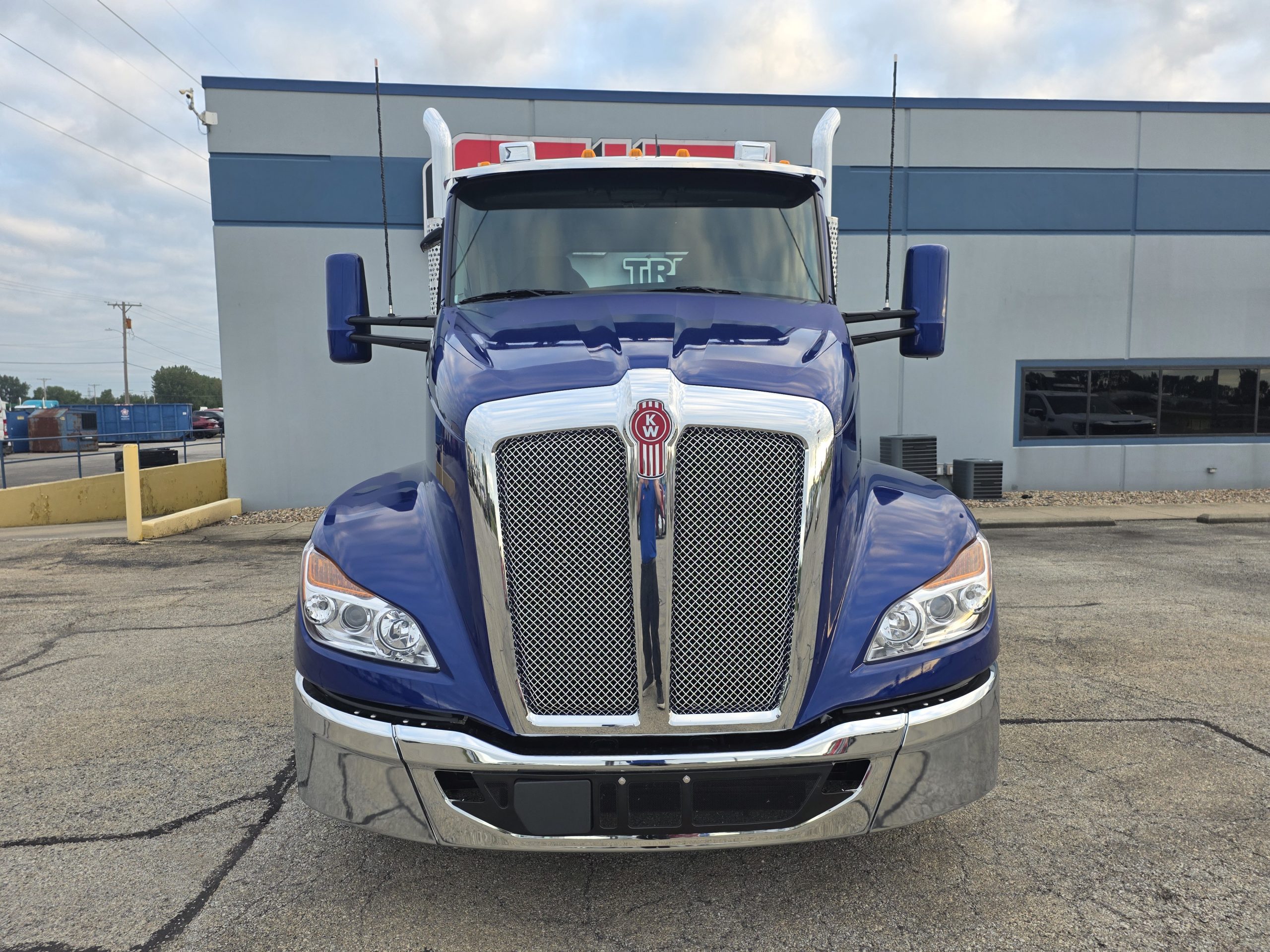 2026 KENWORTH T680 - image 2 of 6