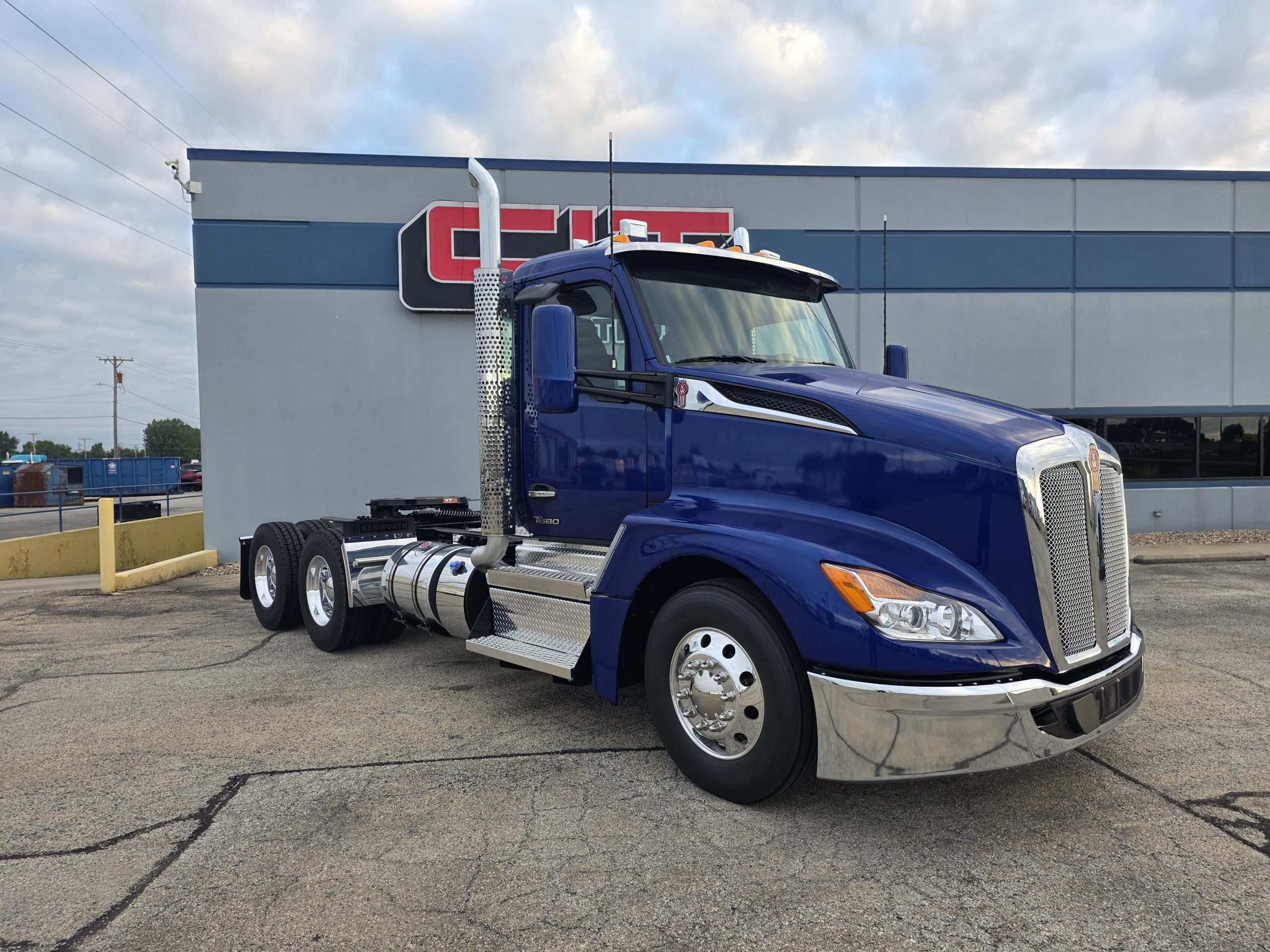 2026 KENWORTH T680 - image 3 of 6