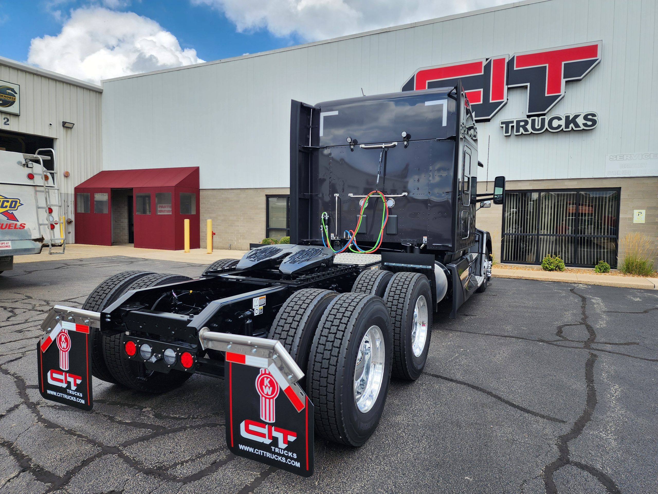 2026 KENWORTH T680 - image 3 of 6