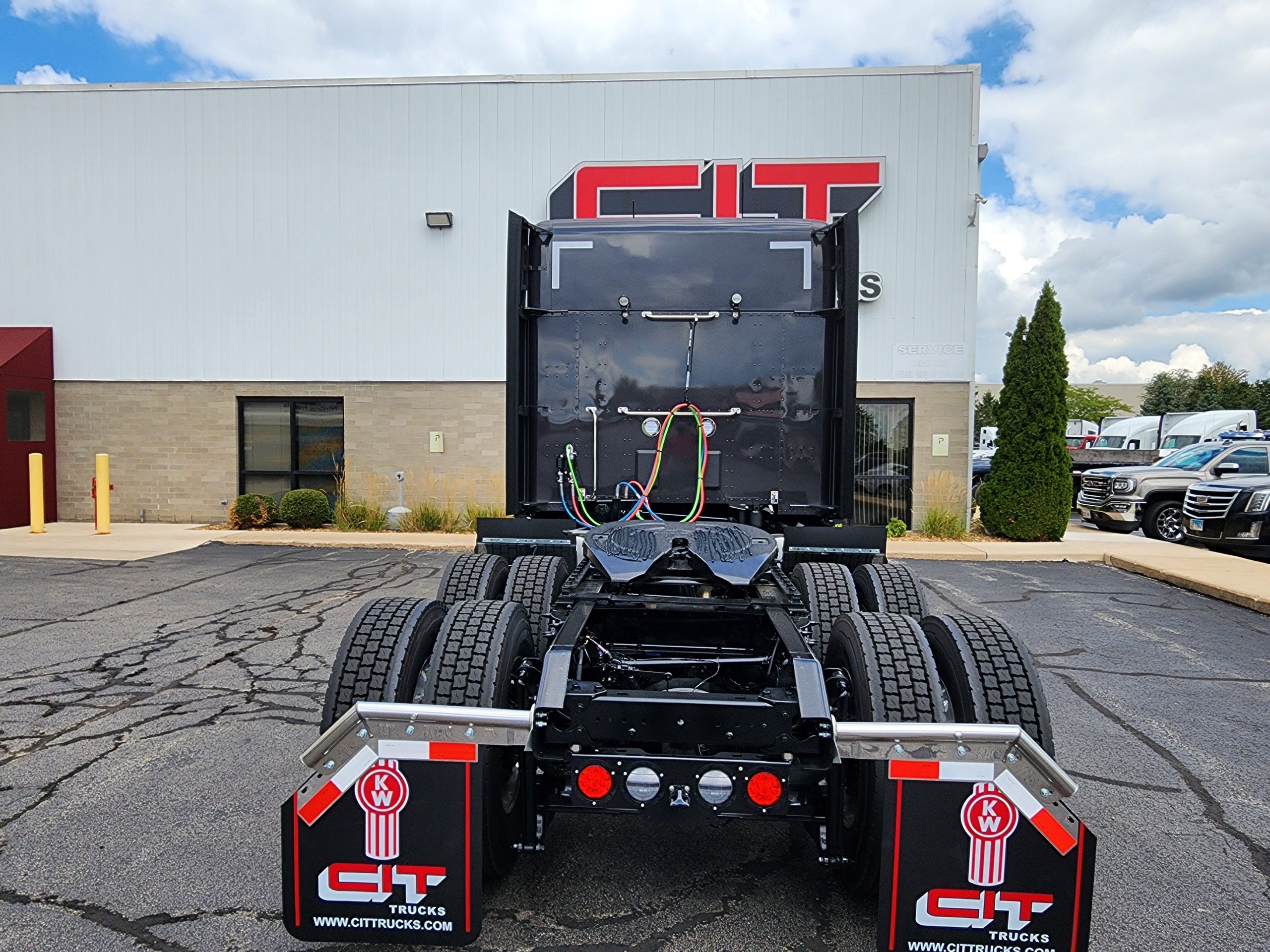 2026 KENWORTH T680 - image 4 of 6
