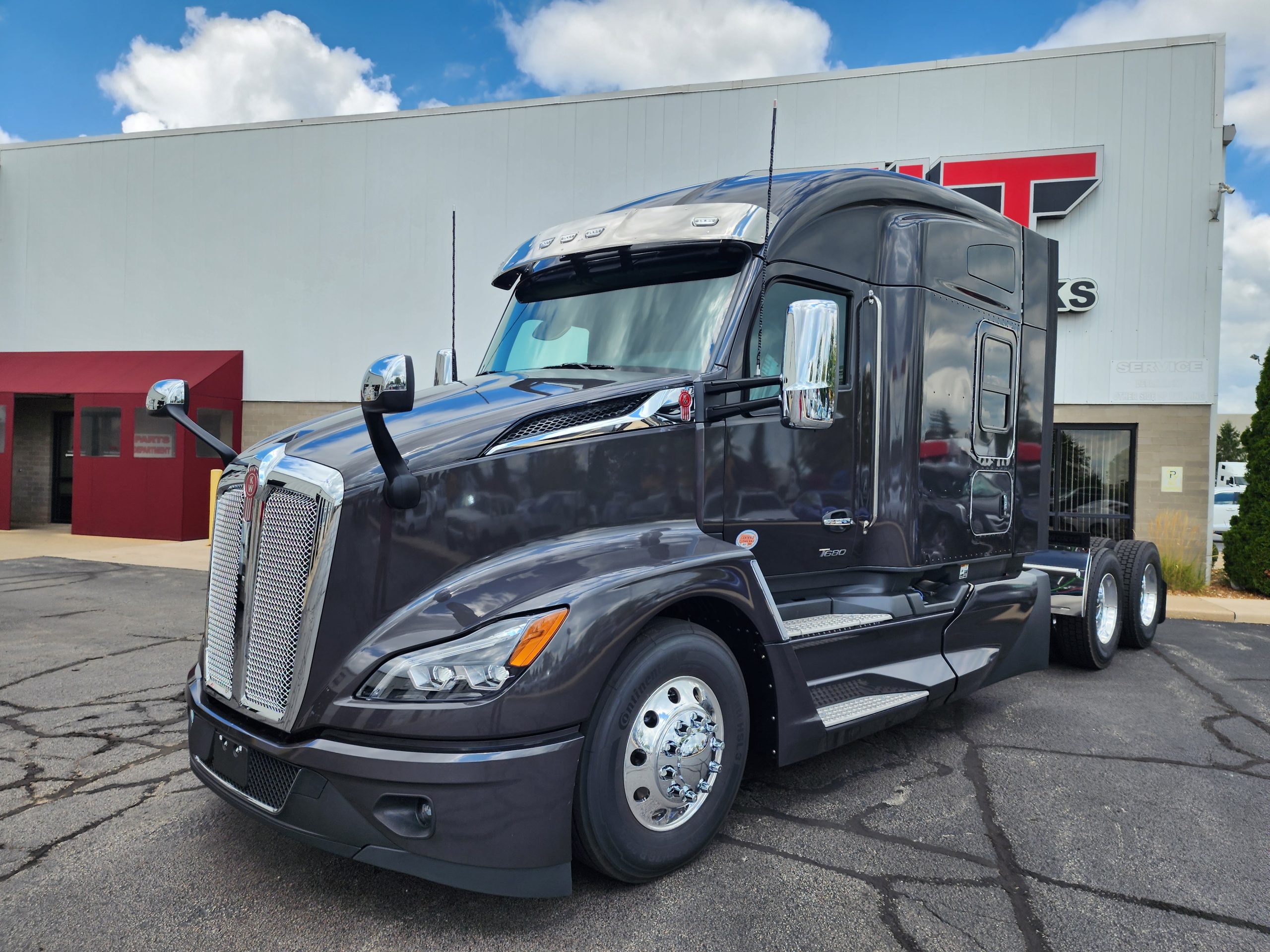 2026 KENWORTH T680 - image 1 of 6