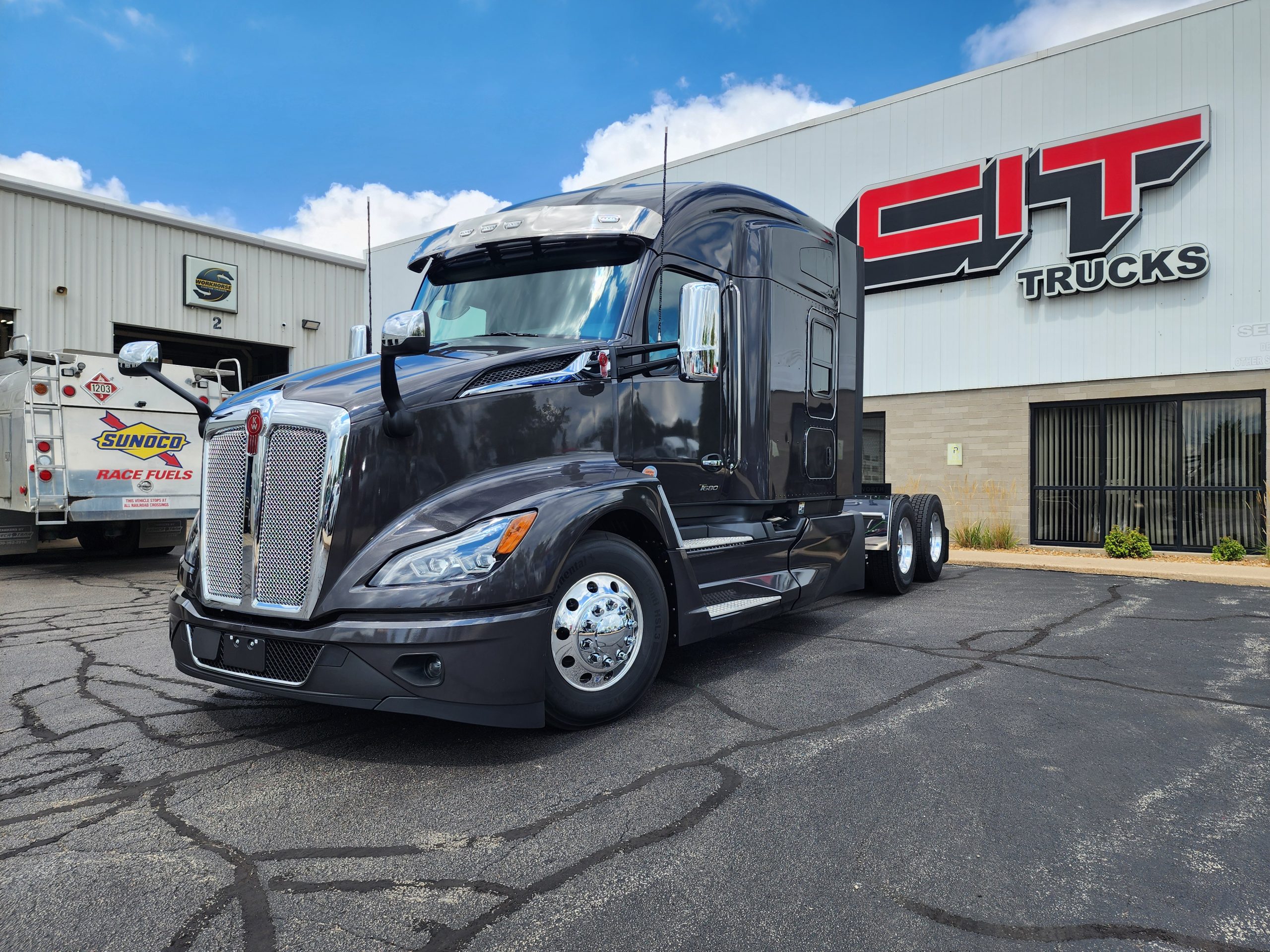 2026 KENWORTH T680 - image 2 of 6