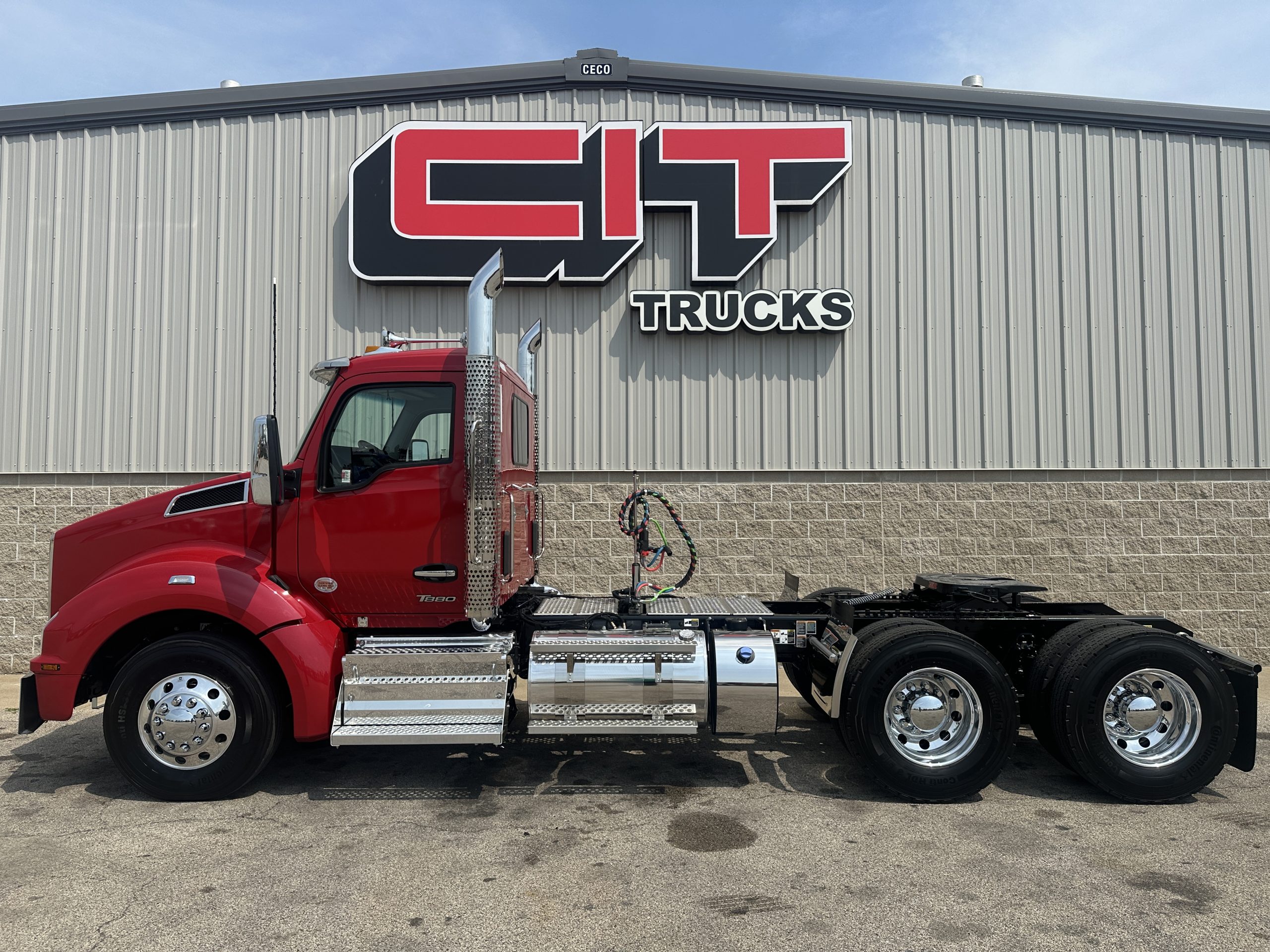 2026 KENWORTH T880 - image 3 of 6