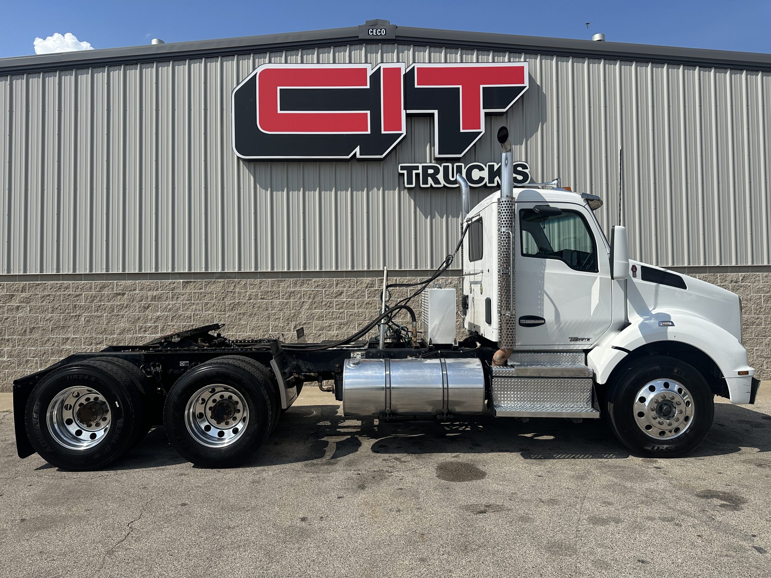 2020 KENWORTH T880 - image 4 of 6