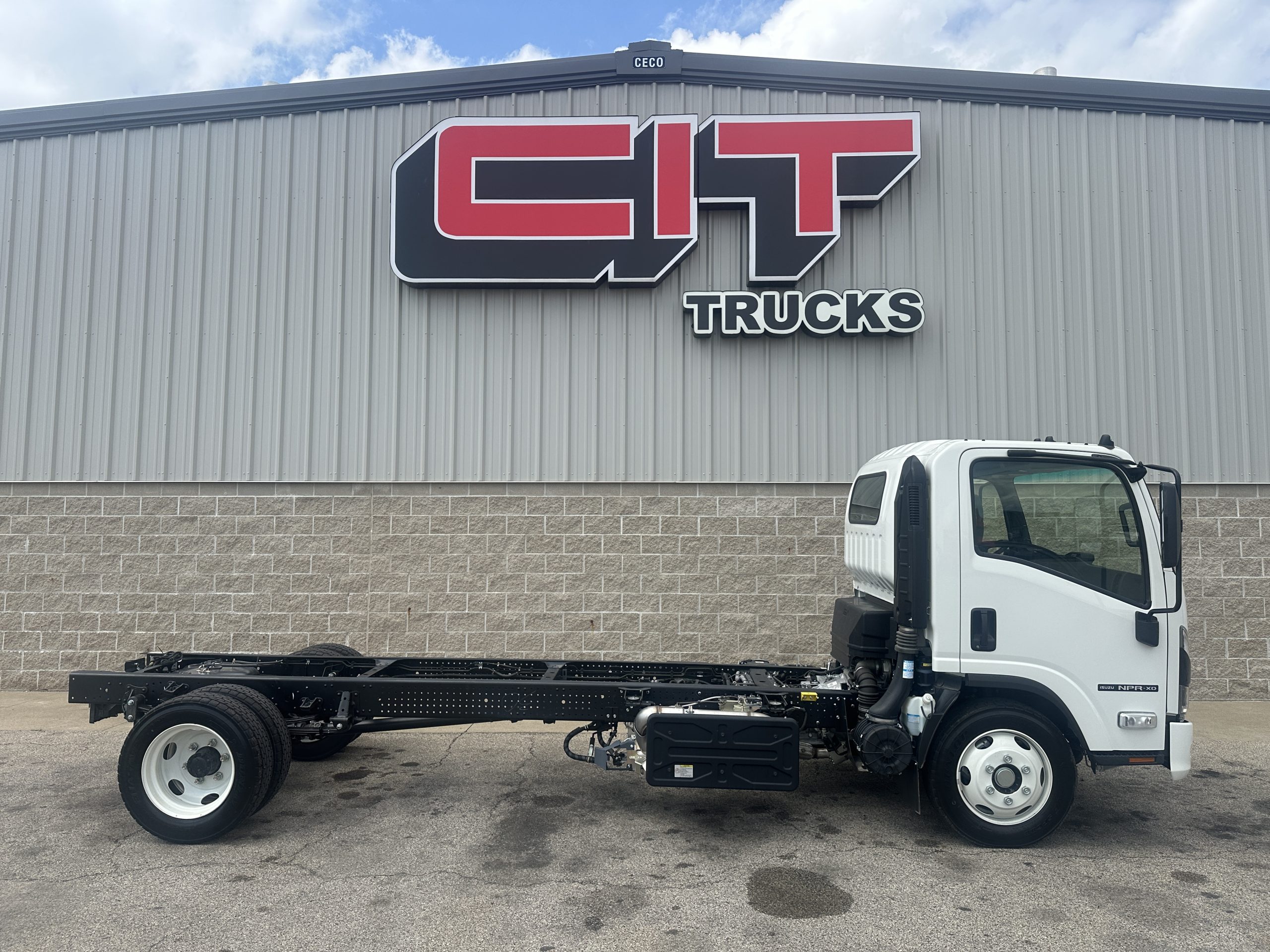 2026 ISUZU NPR-XD - image 4 of 6