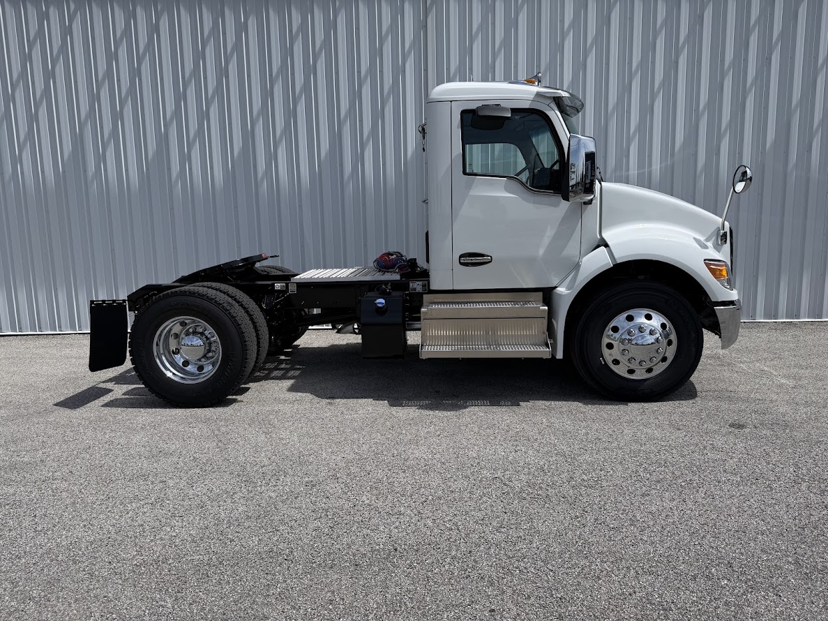 2026 KENWORTH T380 - image 3 of 6