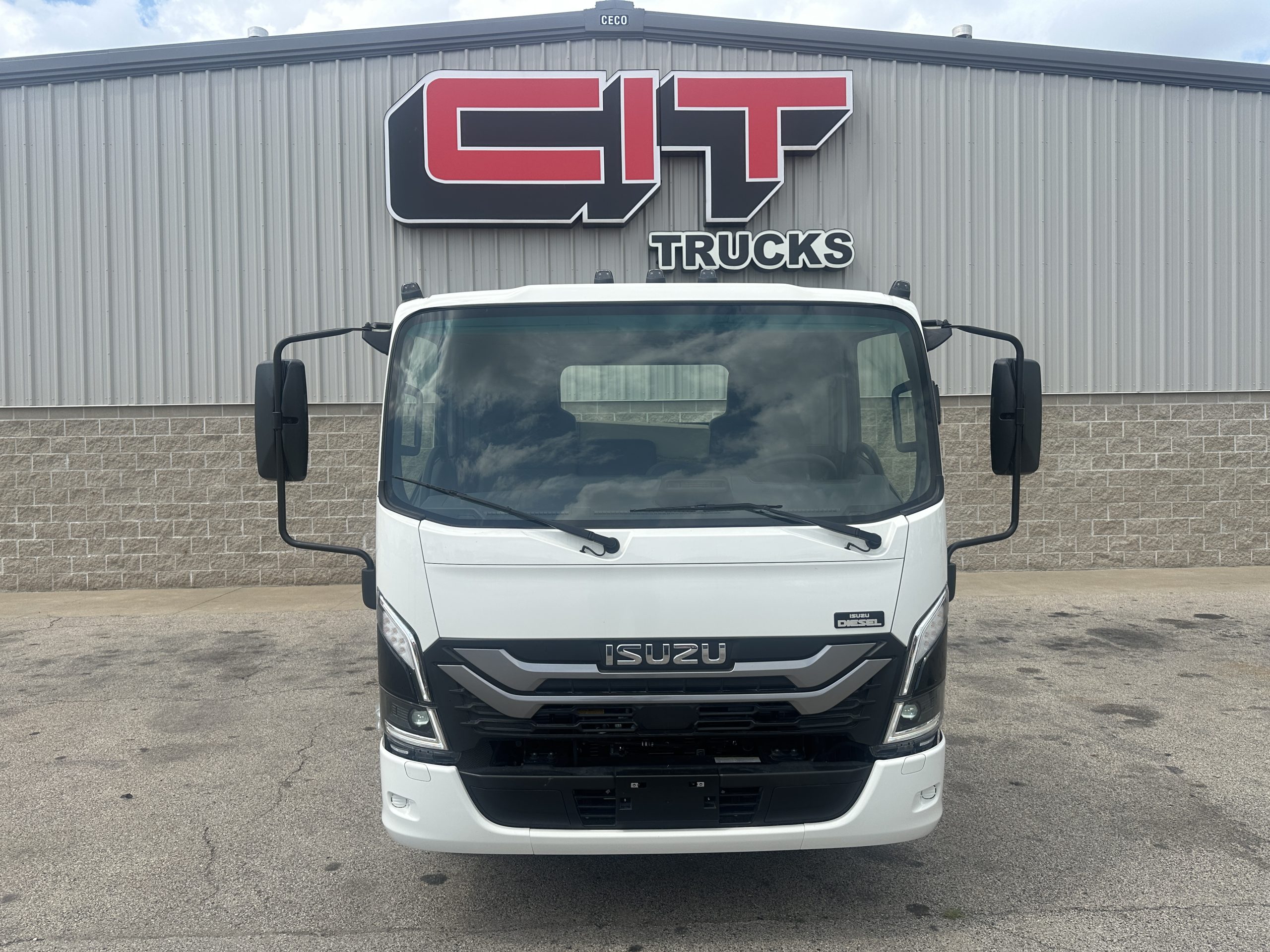 2026 ISUZU NPR-XD - image 2 of 6
