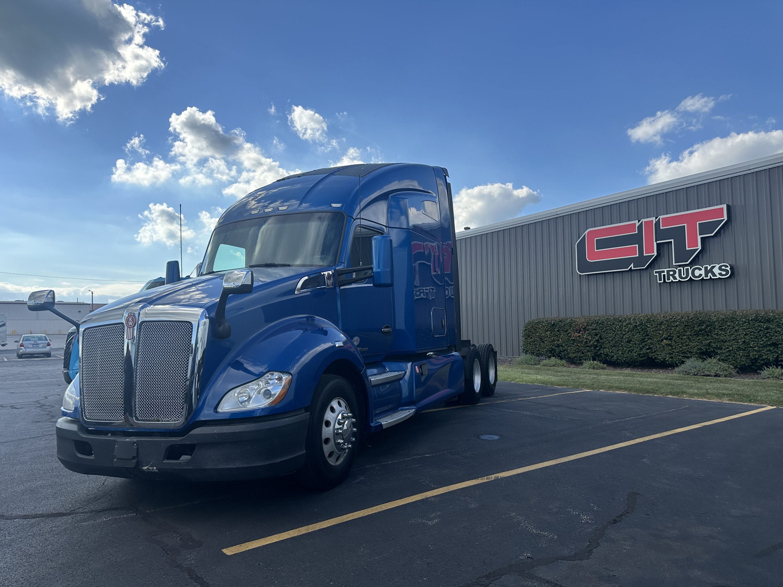 2020 KENWORTH T680 - image 1 of 6