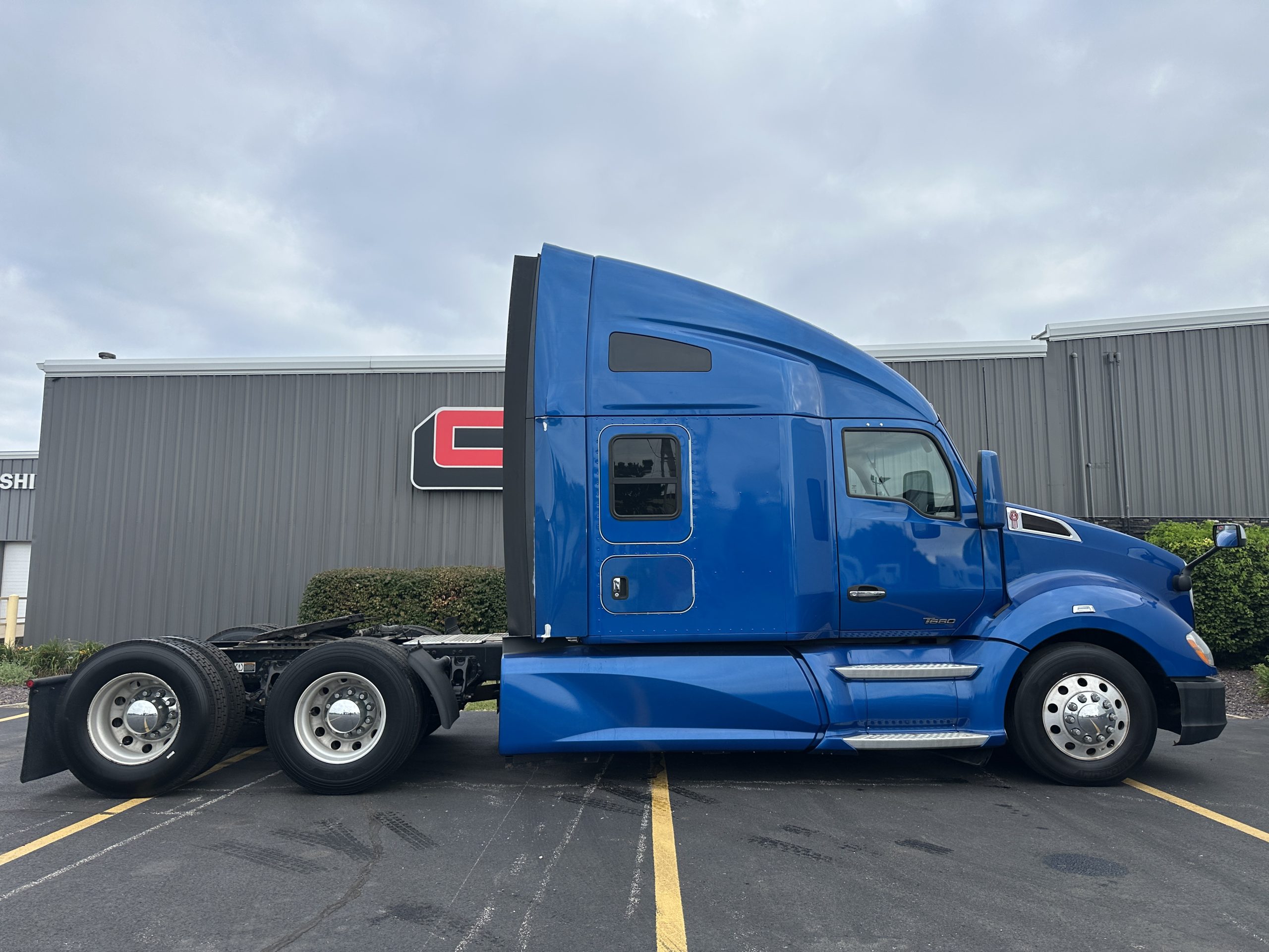 2020 KENWORTH T680 - image 2 of 6