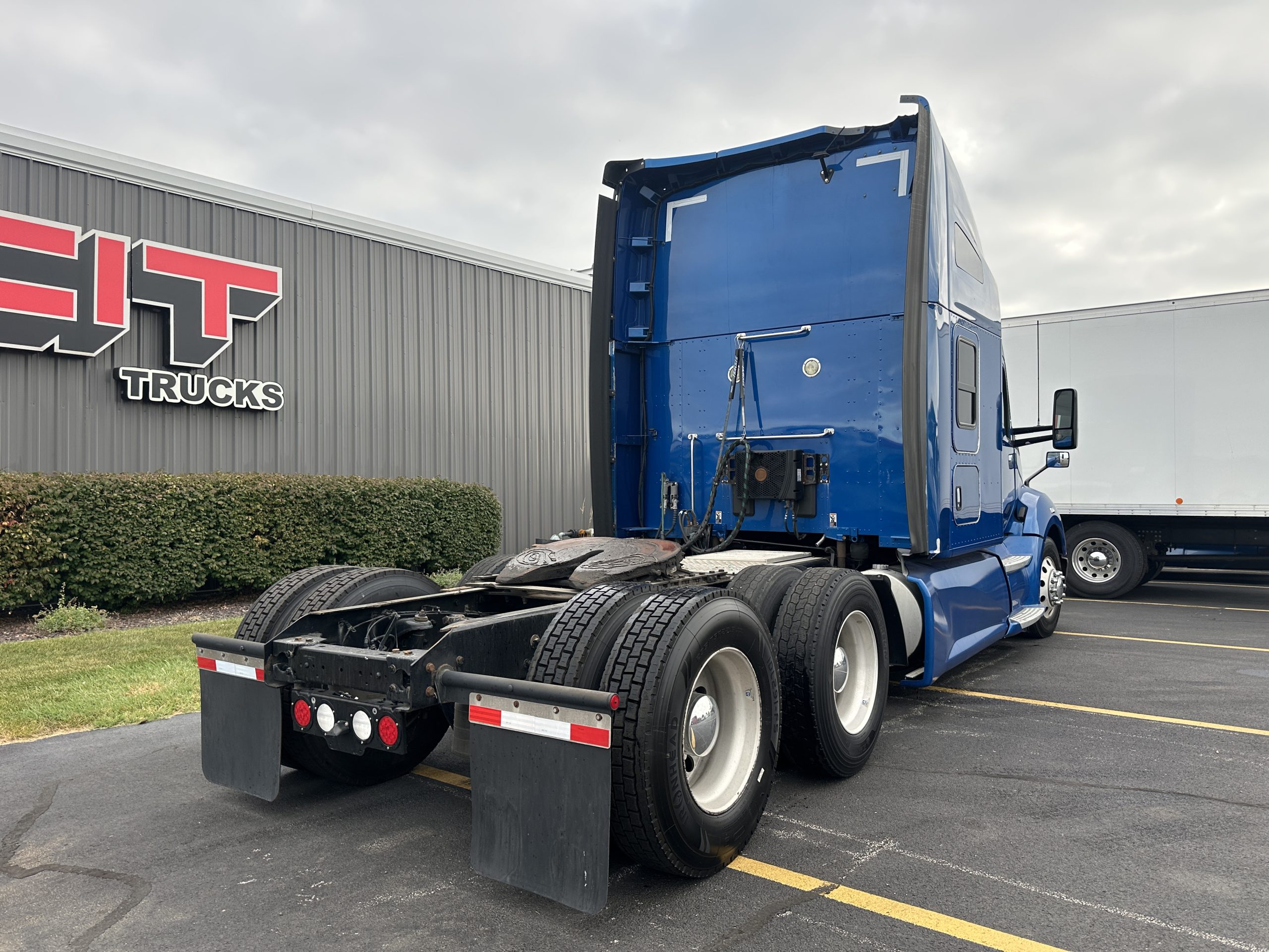 2020 KENWORTH T680 - image 3 of 6