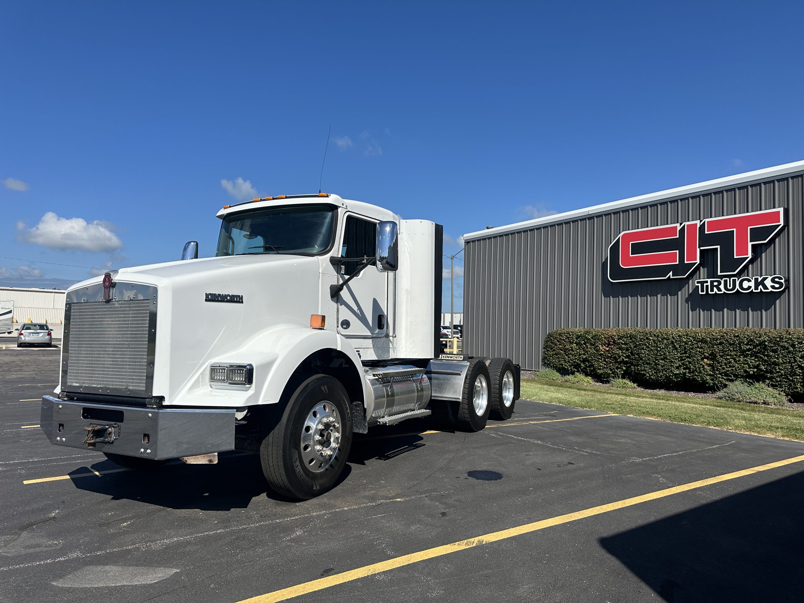 2020 KENWORTH T800 - image 1 of 6