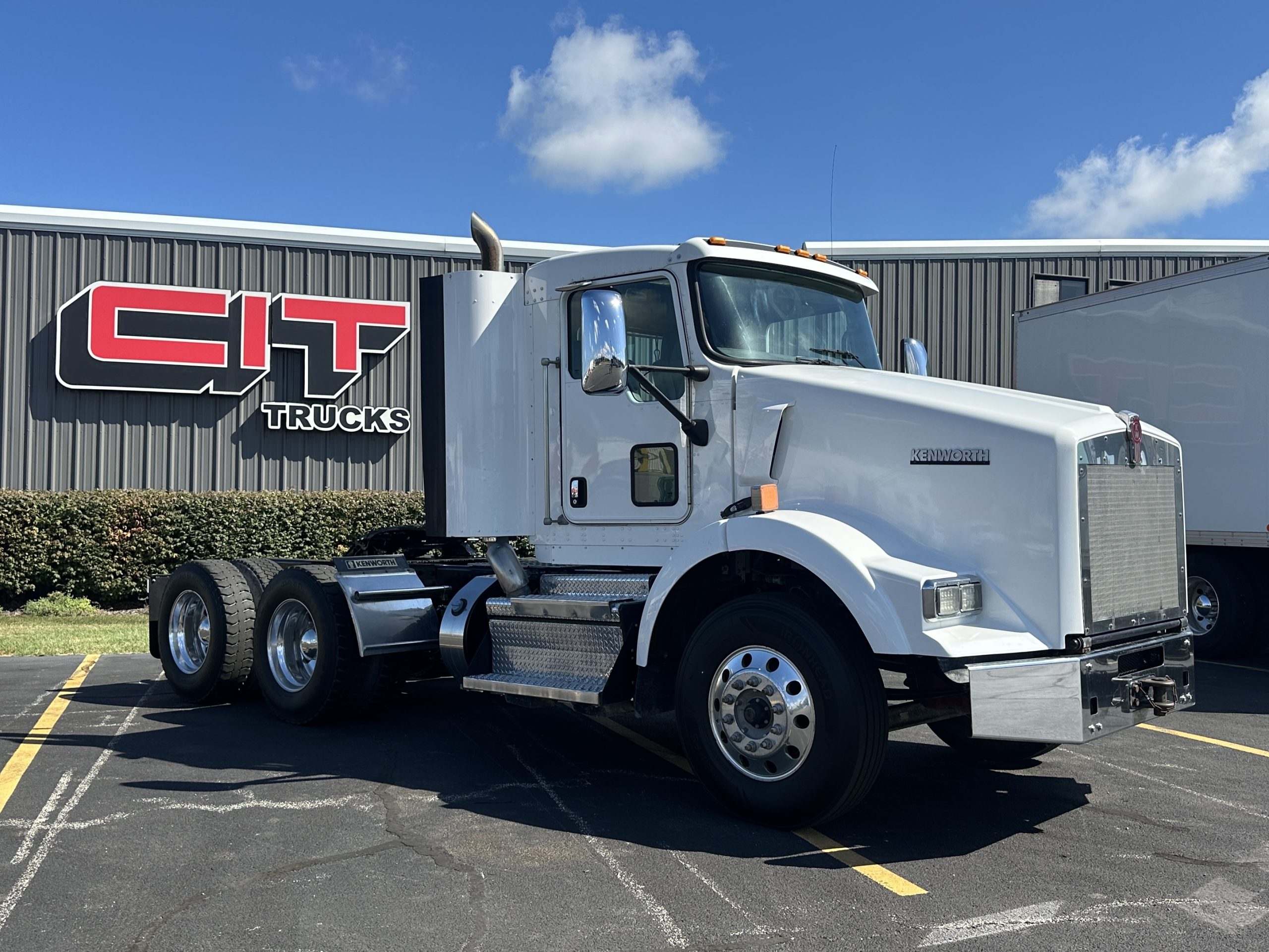 2020 KENWORTH T800 - image 4 of 6