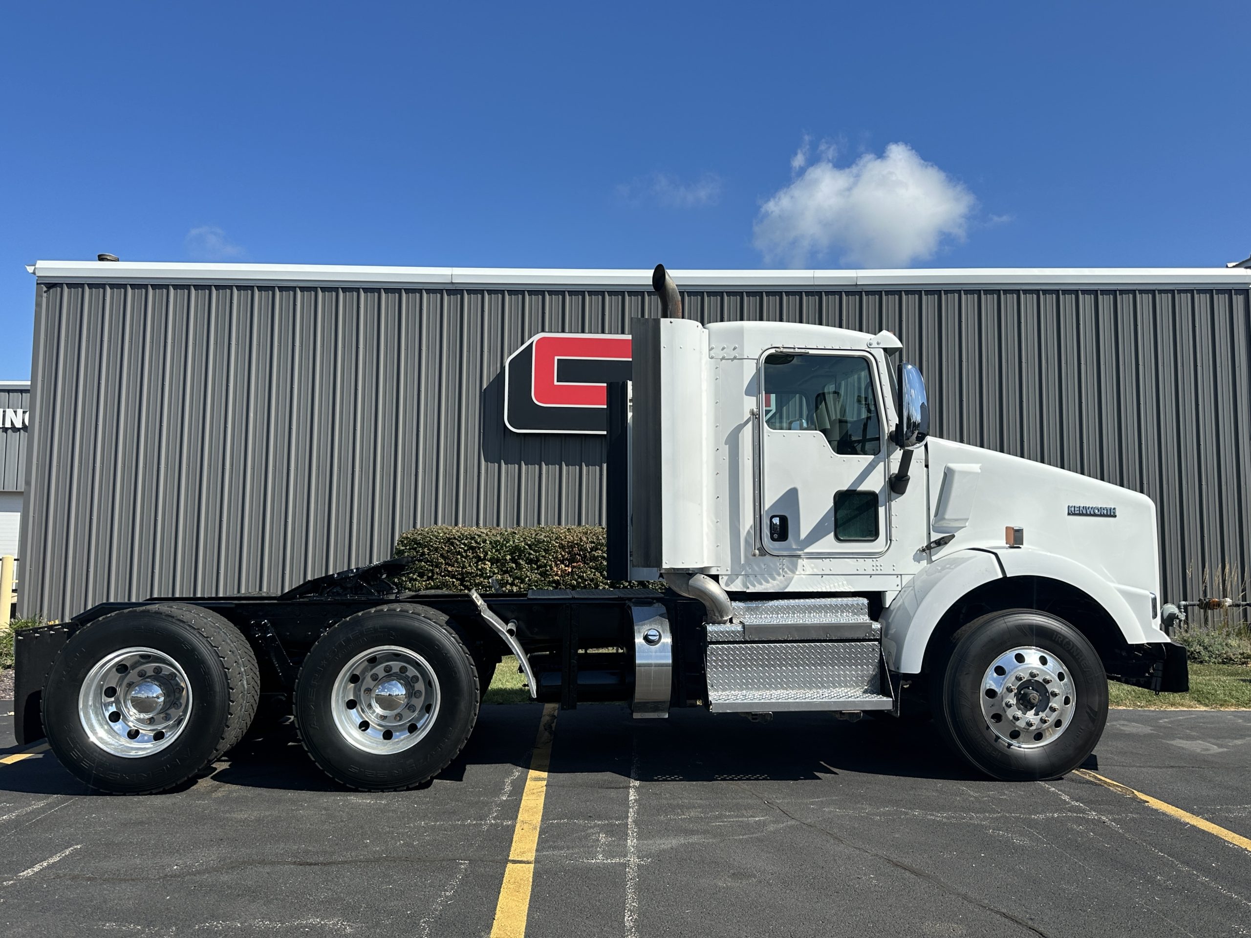 2020 KENWORTH T800 - image 5 of 6