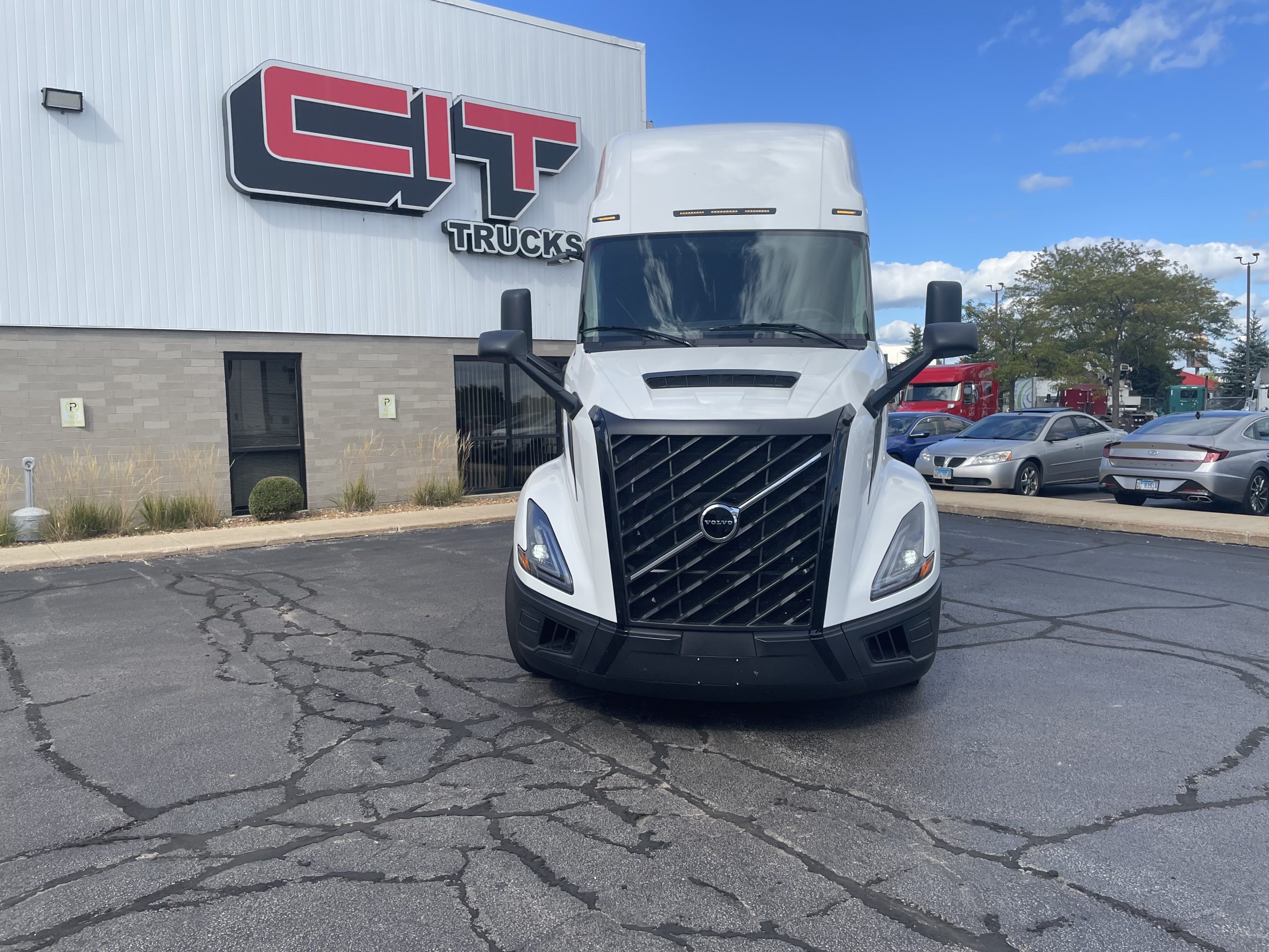 2026 VOLVO VNL860 - image 2 of 6