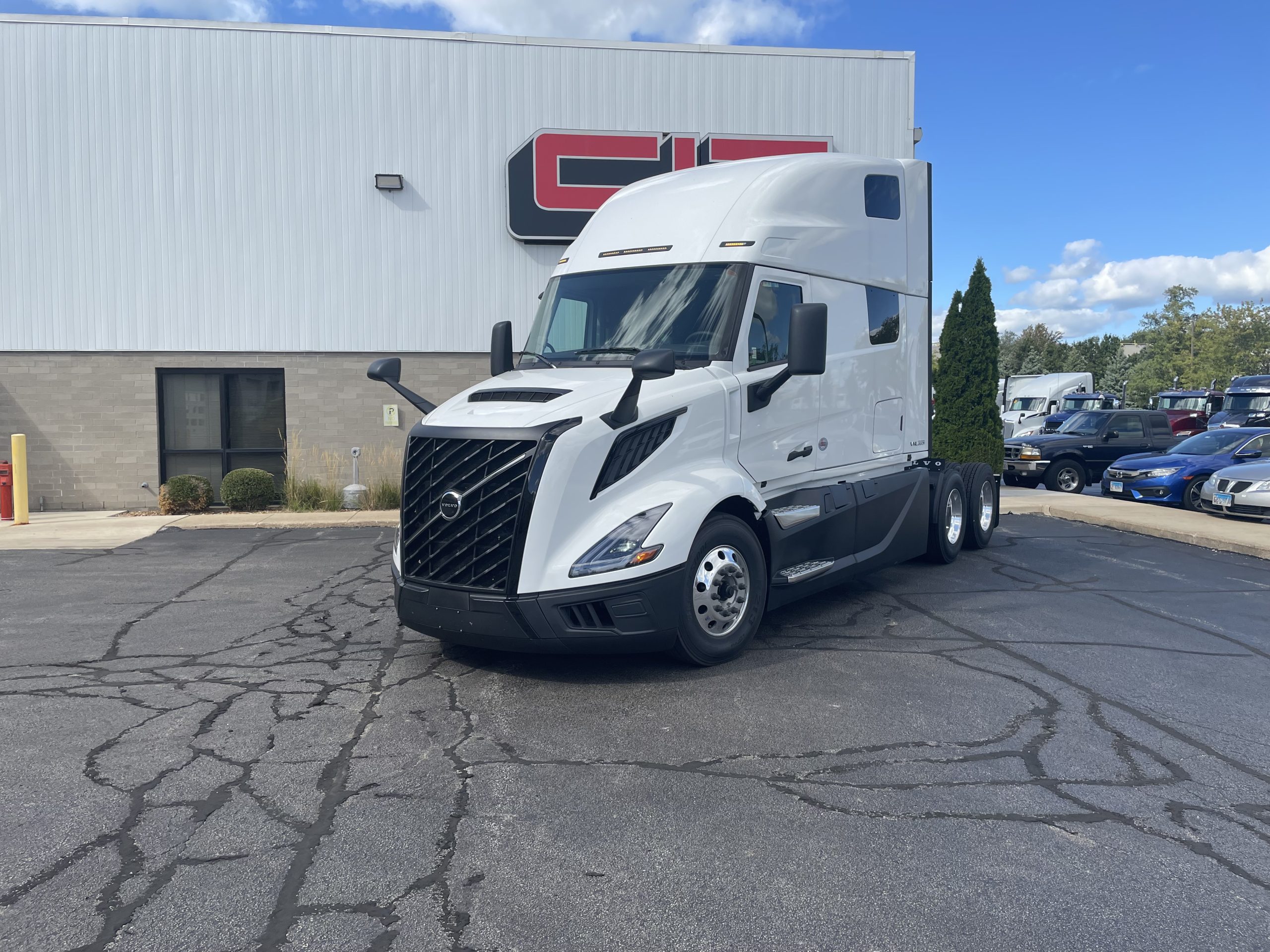 2026 VOLVO VNL860 - image 1 of 6