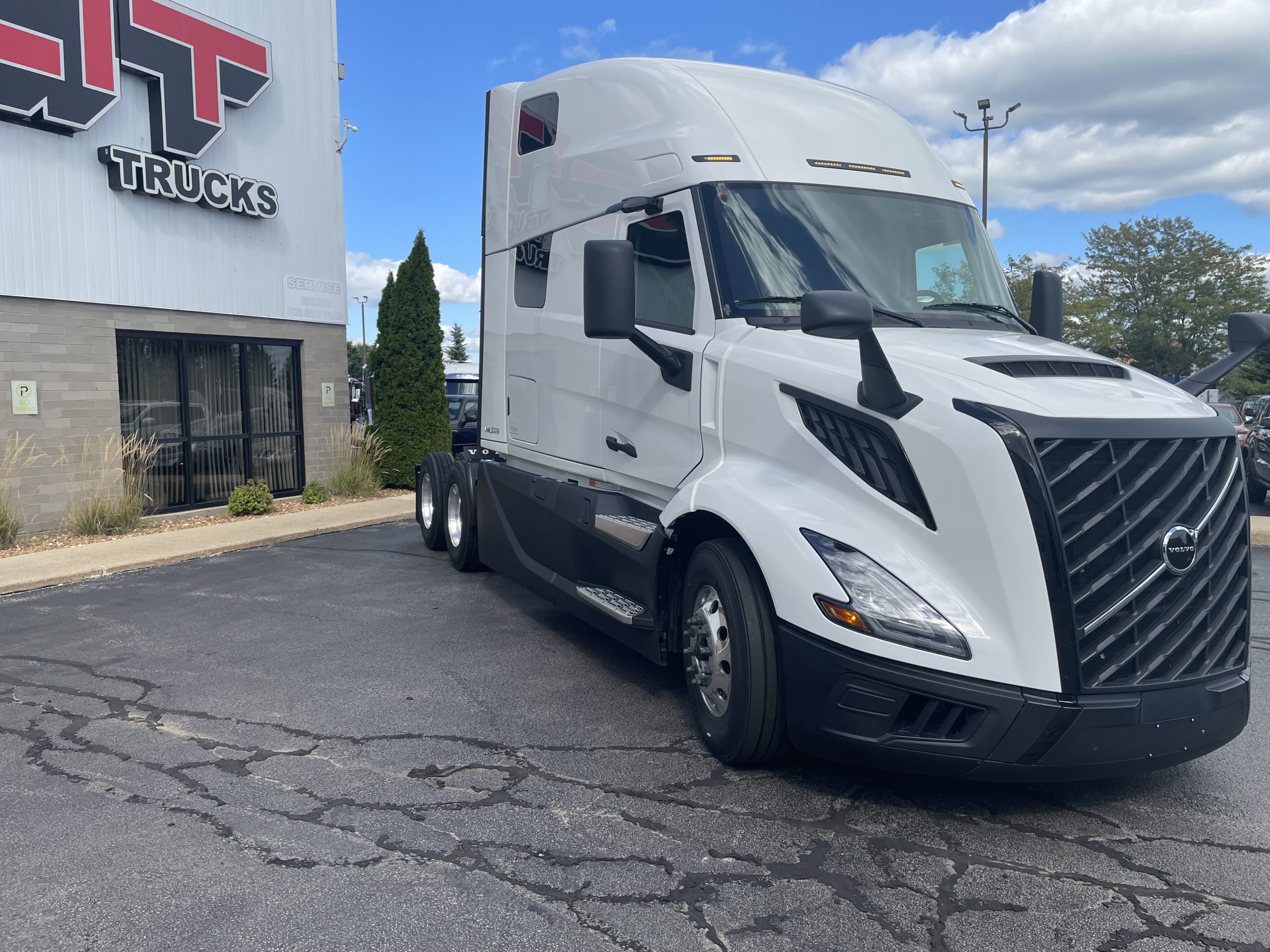 2026 VOLVO VNL860 - image 3 of 6
