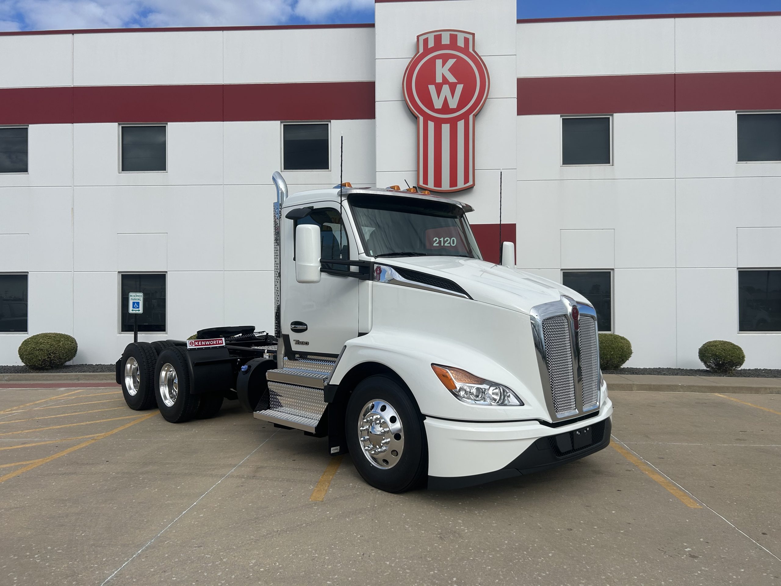 2026 KENWORTH T680 - image 4 of 6