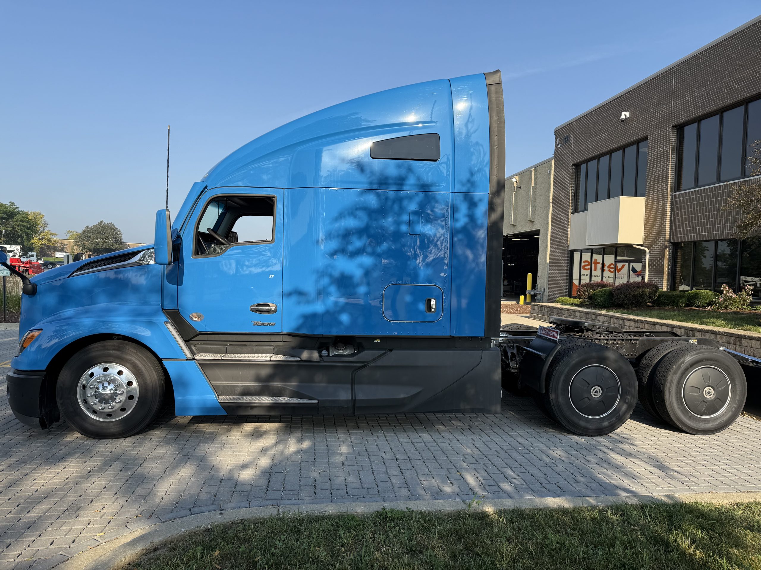 2022 KENWORTH T680 - image 4 of 6