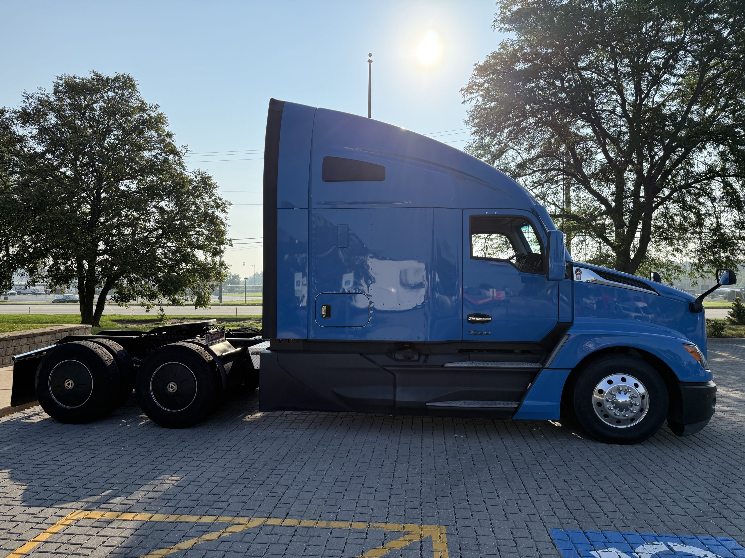 2022 KENWORTH T680 - image 5 of 6