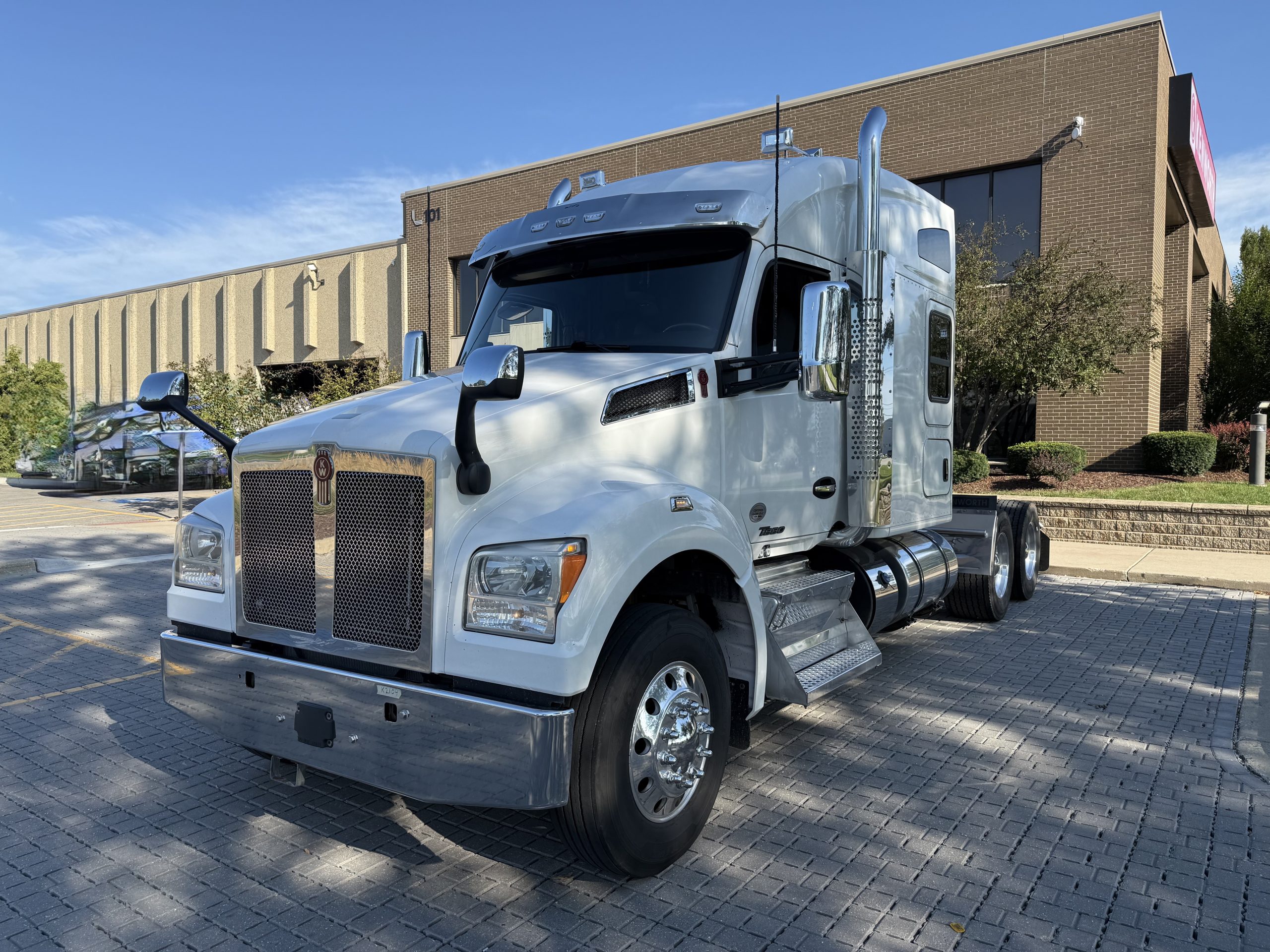 2021 KENWORTH T880 - image 2 of 6