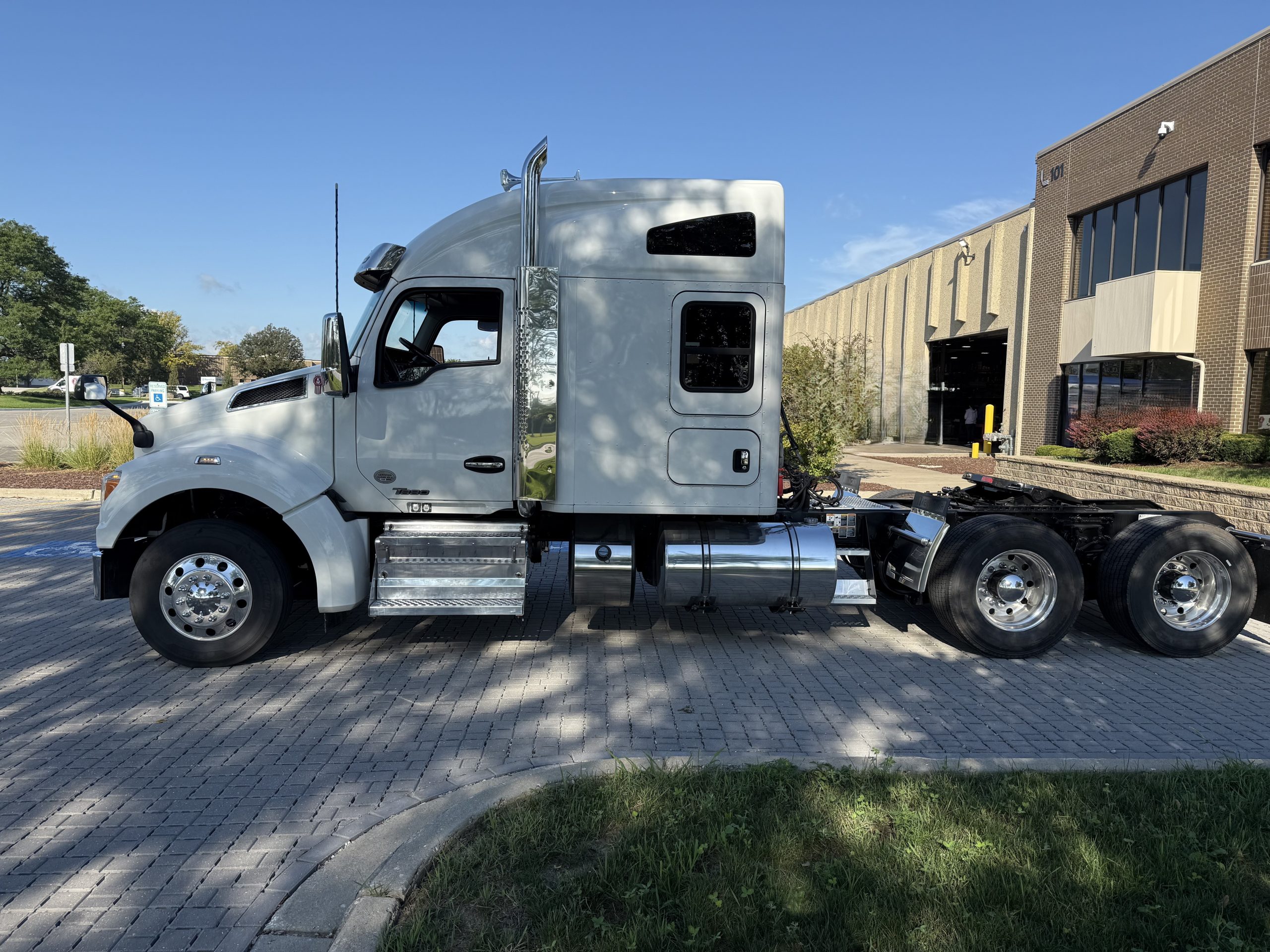 2021 KENWORTH T880 - image 5 of 6