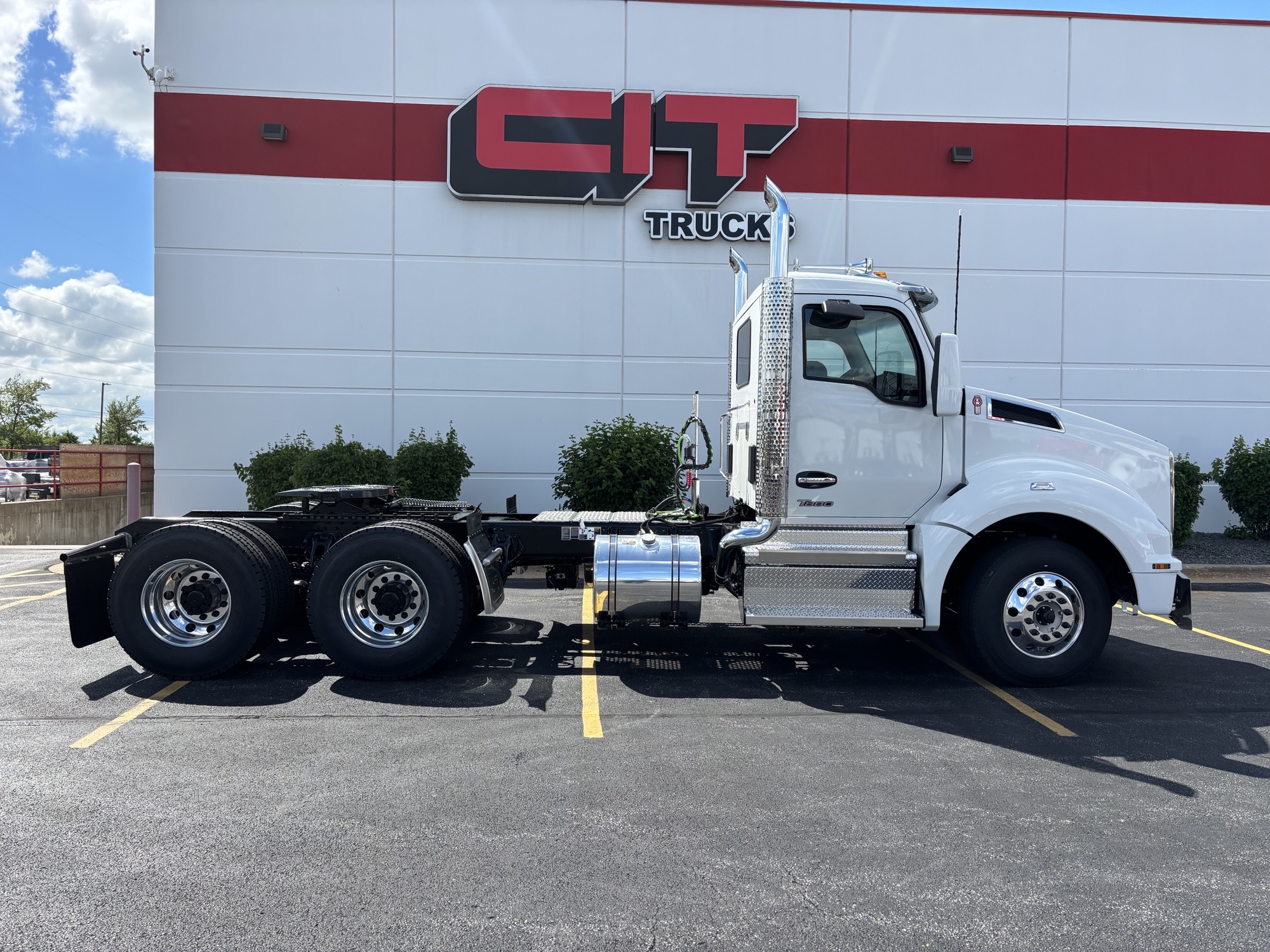 2026 KENWORTH T880 - image 3 of 6