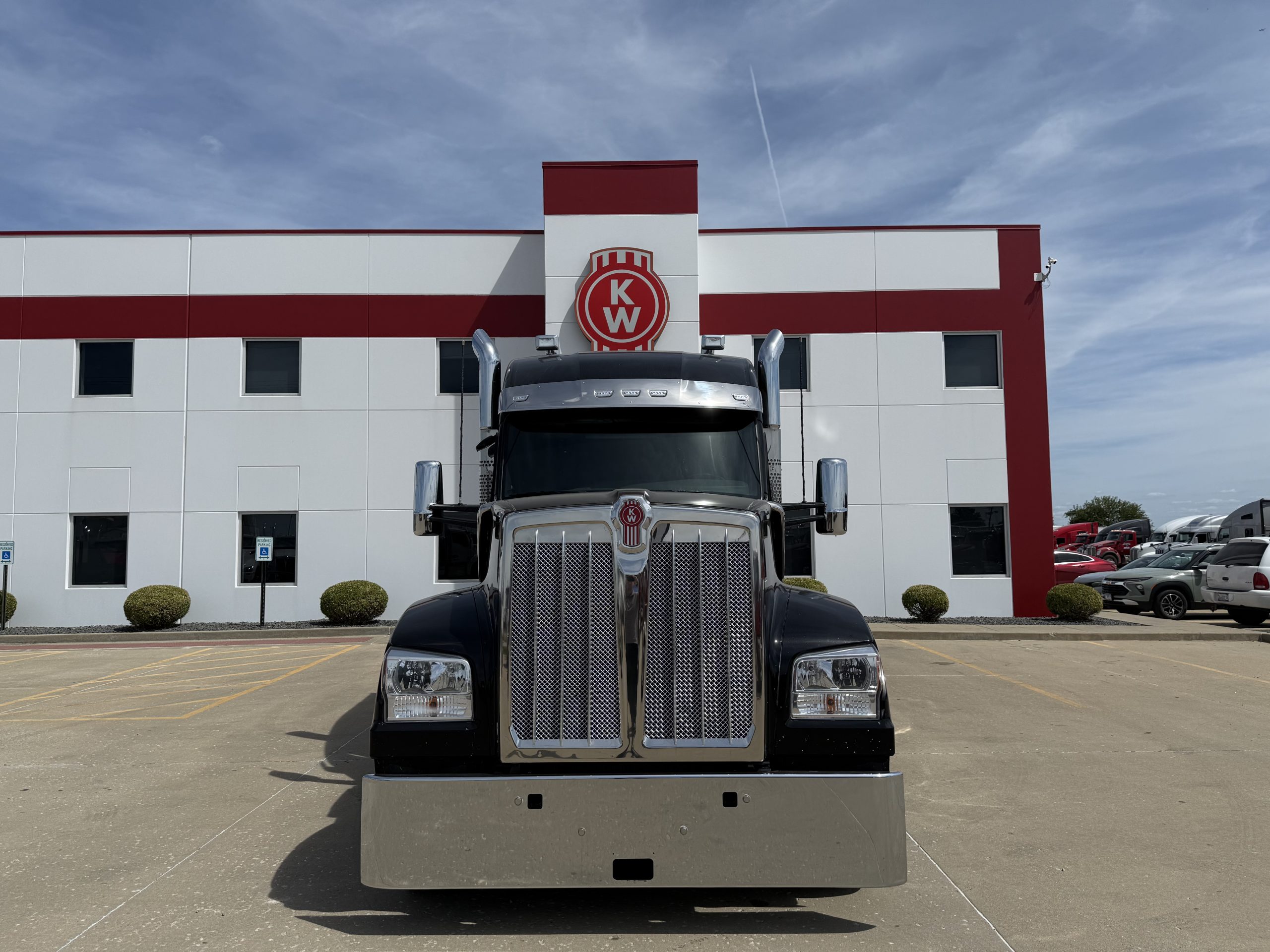 2023 KENWORTH W990 - image 2 of 6