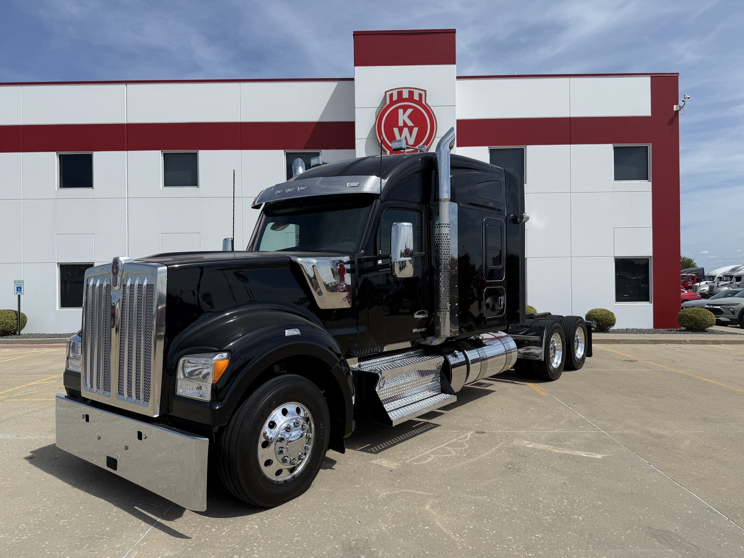 2023 KENWORTH W990 - image 1 of 6