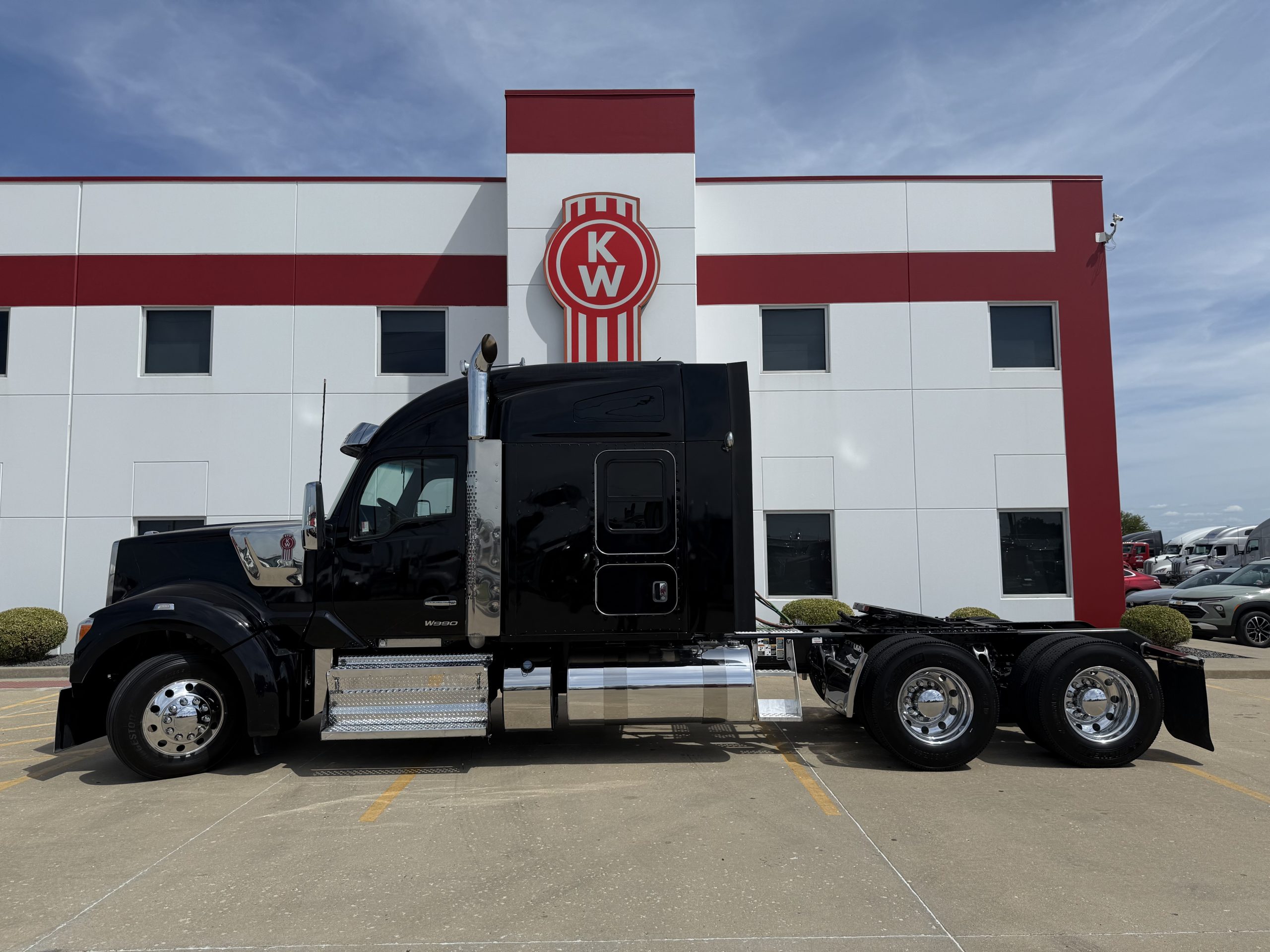 2023 KENWORTH W990 - image 4 of 6