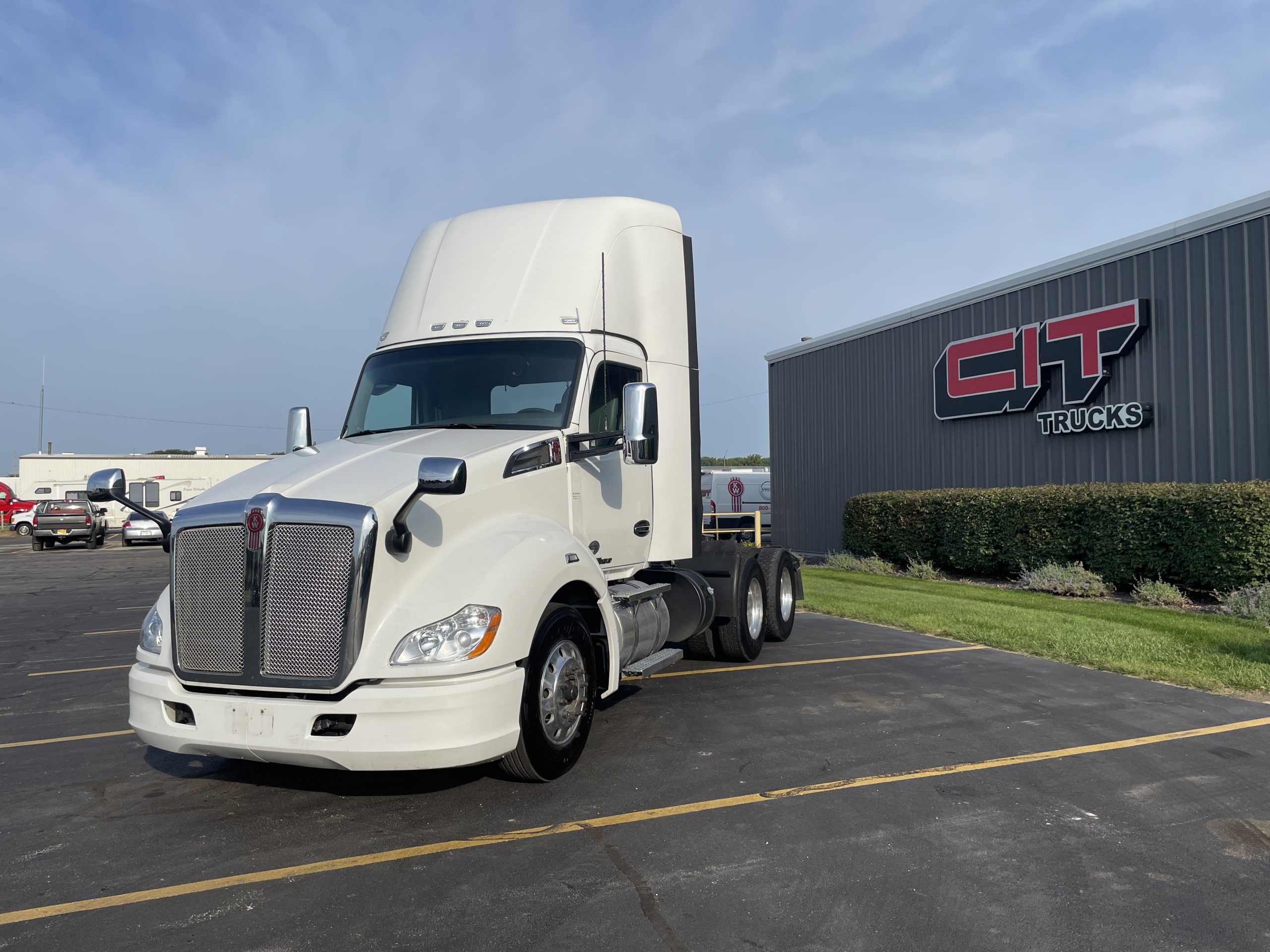 2018 KENWORTH T680 - image 1 of 6