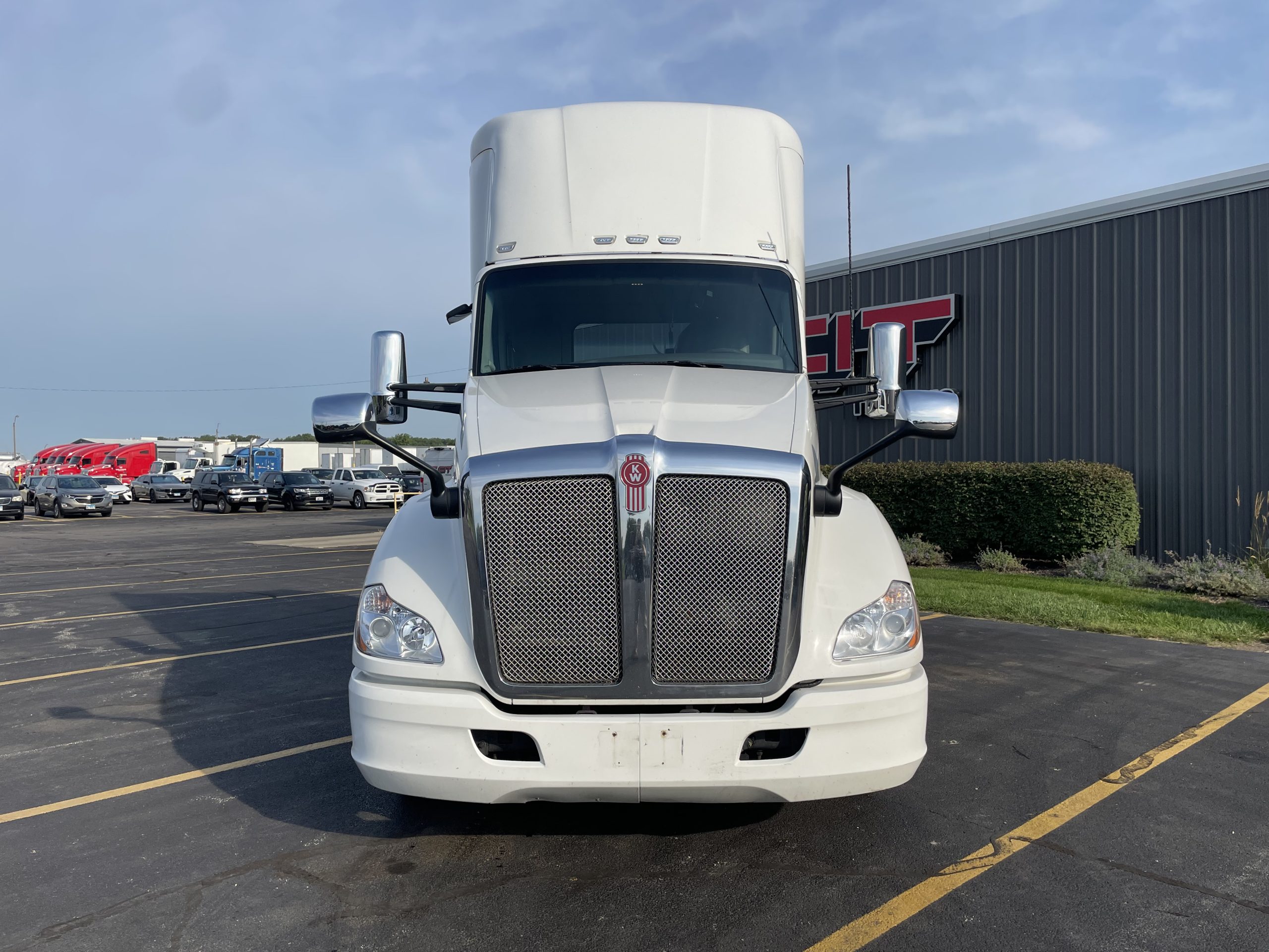 2018 KENWORTH T680 - image 2 of 6