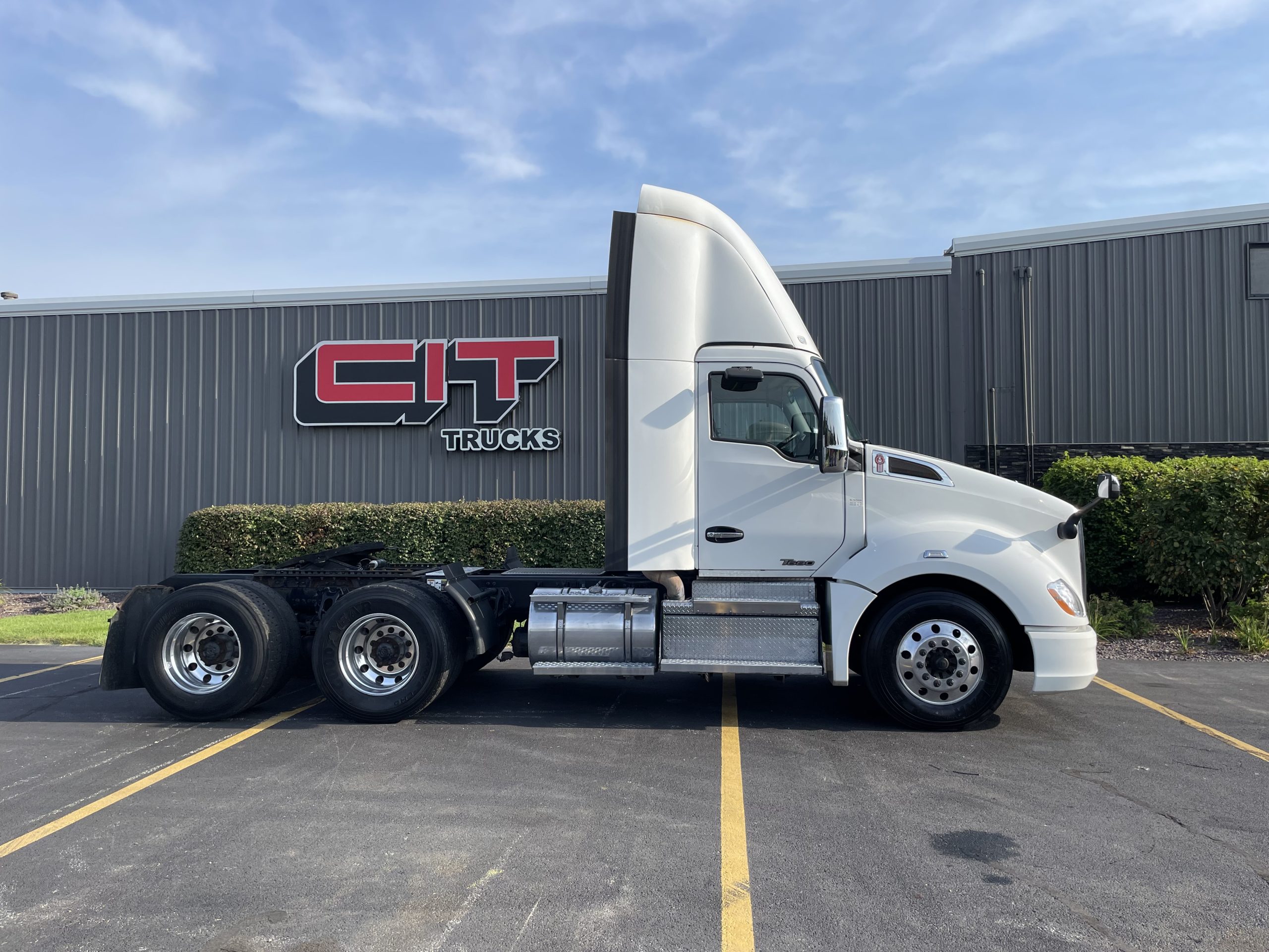 2018 KENWORTH T680 - image 4 of 6